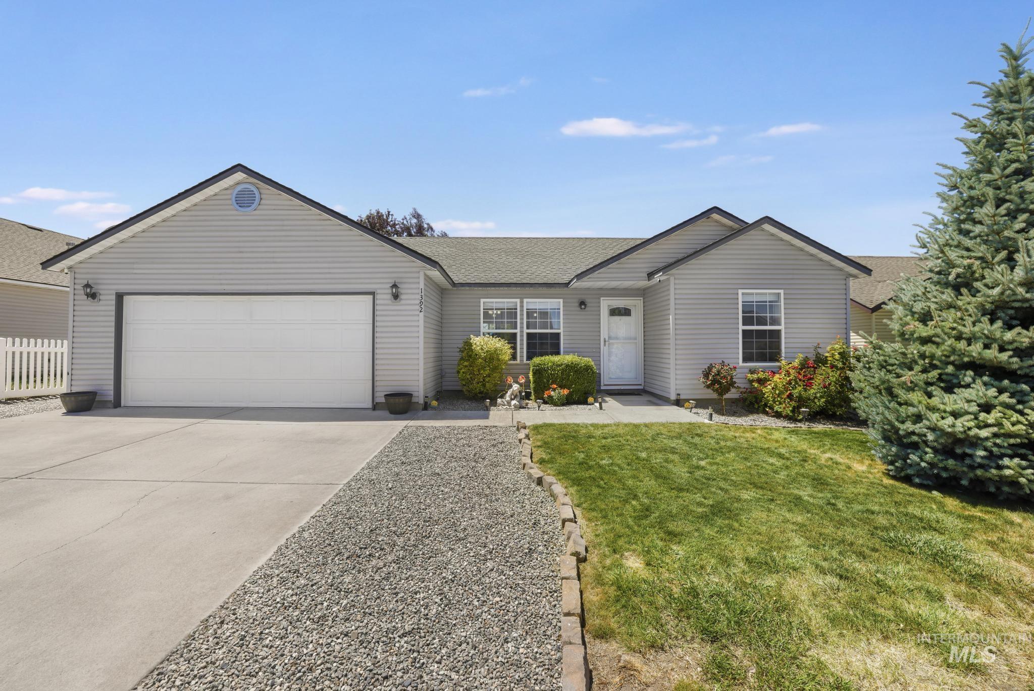 1392 Valencia Avenue, Twin Falls, Idaho 83301, 3 Bedrooms, 2 Bathrooms, Residential For Sale, Price $325,000,MLS 98991512