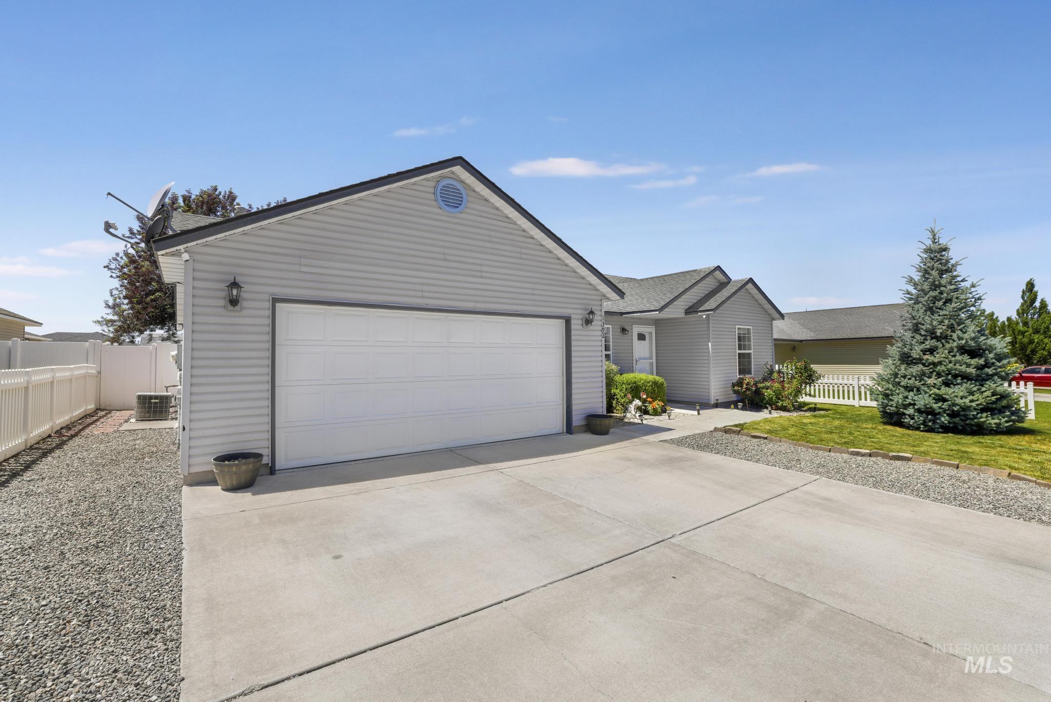 1392 Valencia Avenue, Twin Falls, Idaho 83301, 3 Bedrooms, 2 Bathrooms, Residential For Sale, Price $325,000,MLS 98991512