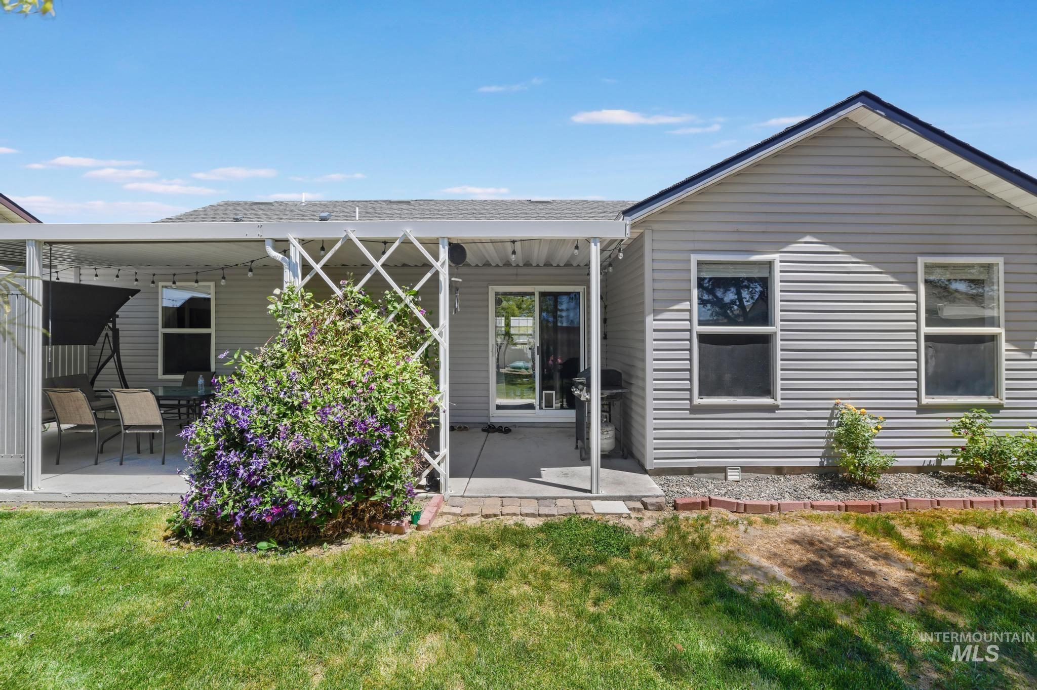 1392 Valencia Avenue, Twin Falls, Idaho 83301, 3 Bedrooms, 2 Bathrooms, Residential For Sale, Price $325,000,MLS 98991512