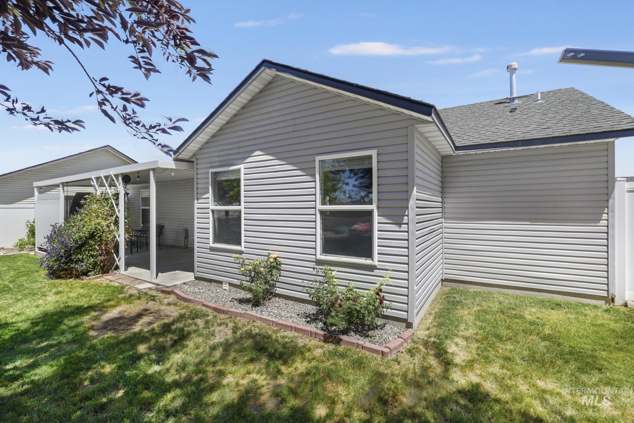 1392 Valencia Avenue, Twin Falls, Idaho 83301, 3 Bedrooms, 2 Bathrooms, Residential For Sale, Price $325,000,MLS 98991512