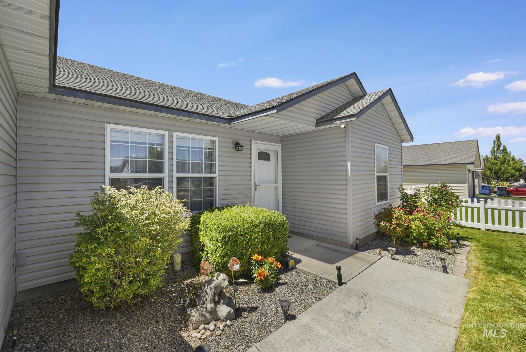 1392 Valencia Avenue, Twin Falls, Idaho 83301, 3 Bedrooms, 2 Bathrooms, Residential For Sale, Price $325,000,MLS 98991512