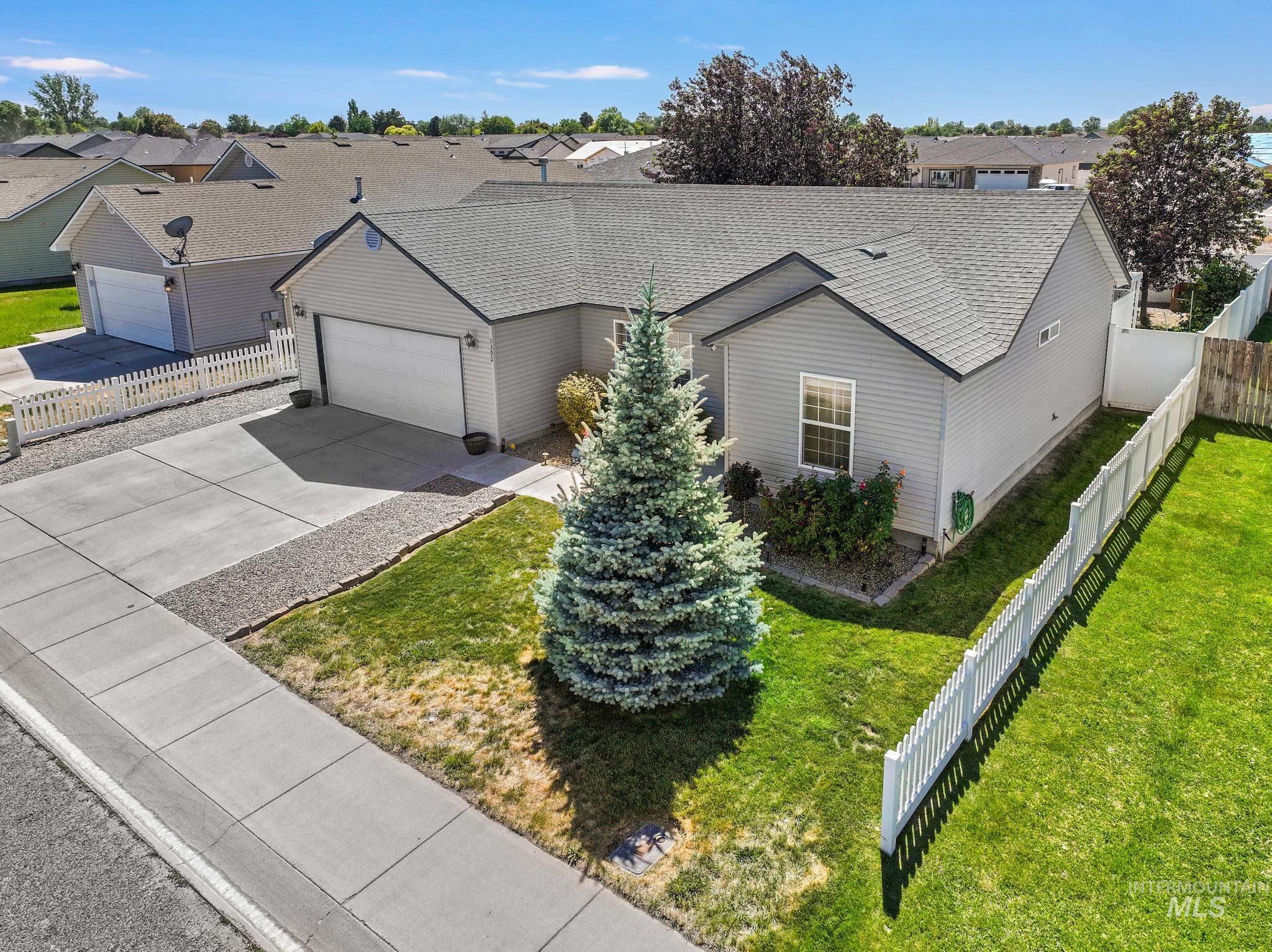 1392 Valencia Avenue, Twin Falls, Idaho 83301, 3 Bedrooms, 2 Bathrooms, Residential For Sale, Price $325,000,MLS 98991512