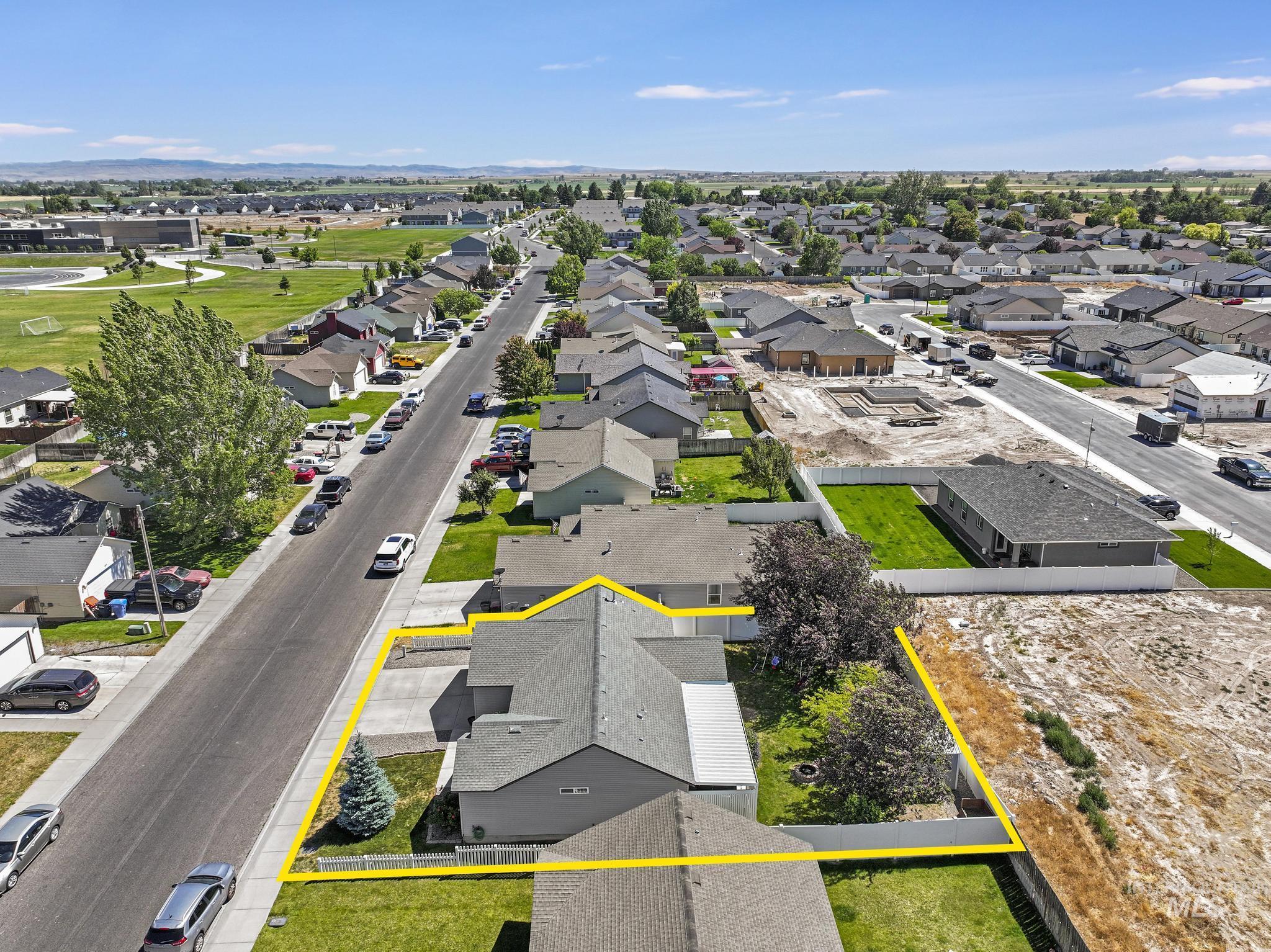 1392 Valencia Avenue, Twin Falls, Idaho 83301, 3 Bedrooms, 2 Bathrooms, Residential For Sale, Price $325,000,MLS 98991512