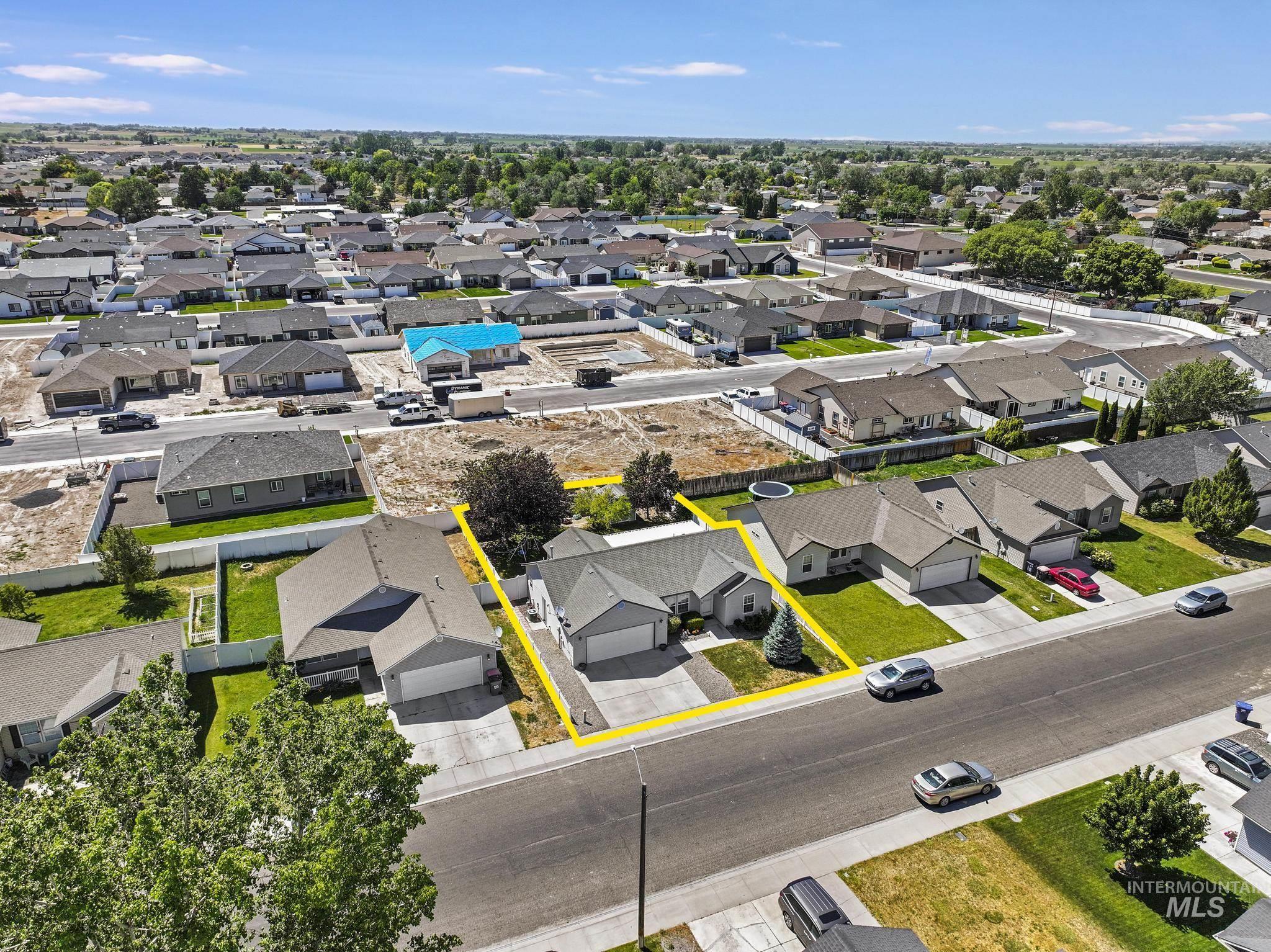 1392 Valencia Avenue, Twin Falls, Idaho 83301, 3 Bedrooms, 2 Bathrooms, Residential For Sale, Price $325,000,MLS 98991512