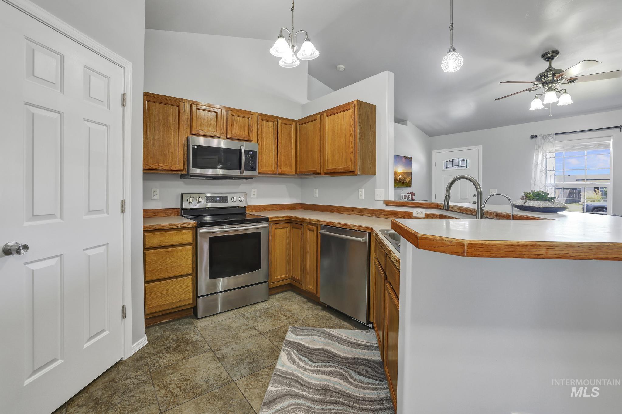 1392 Valencia Avenue, Twin Falls, Idaho 83301, 3 Bedrooms, 2 Bathrooms, Residential For Sale, Price $325,000,MLS 98991512