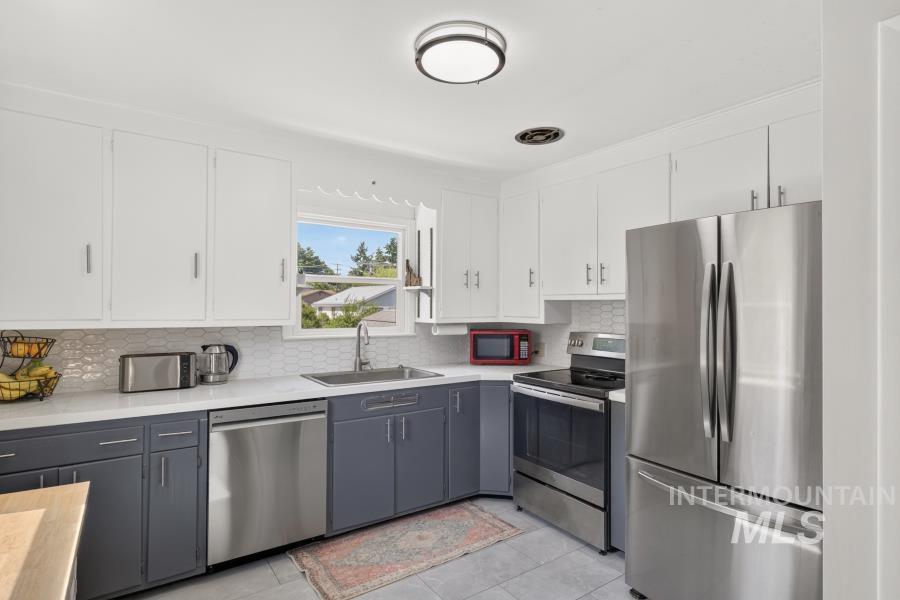 625 E 6th St, Moscow, Idaho 83843, 4 Bedrooms, 2 Bathrooms, Residential For Sale, Price $450,000, 98991513