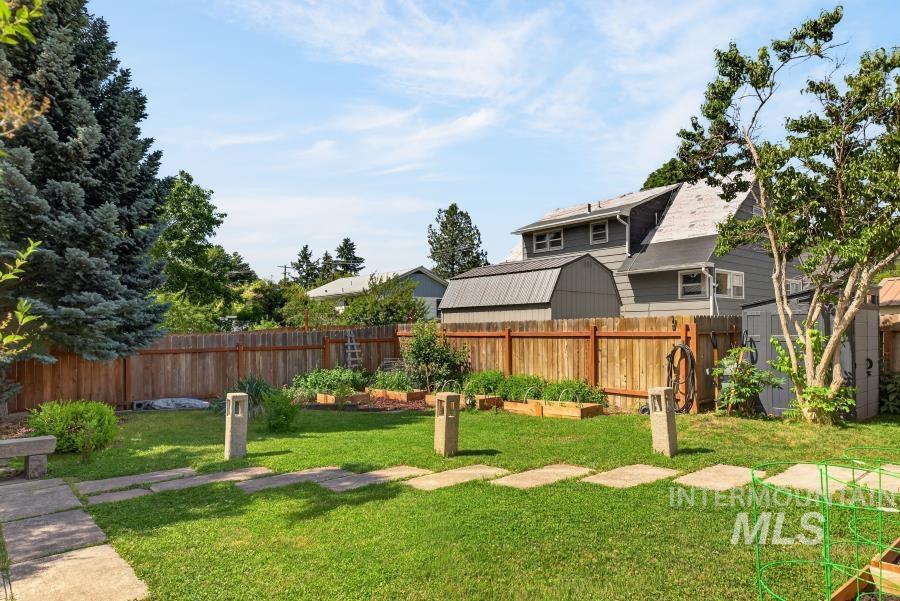 625 E 6th St, Moscow, Idaho 83843, 4 Bedrooms, 2 Bathrooms, Residential For Sale, Price $450,000, 98991513