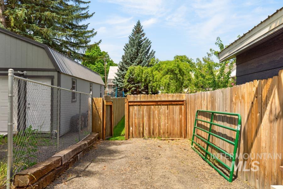 625 E 6th St, Moscow, Idaho 83843, 4 Bedrooms, 2 Bathrooms, Residential For Sale, Price $450,000, 98991513