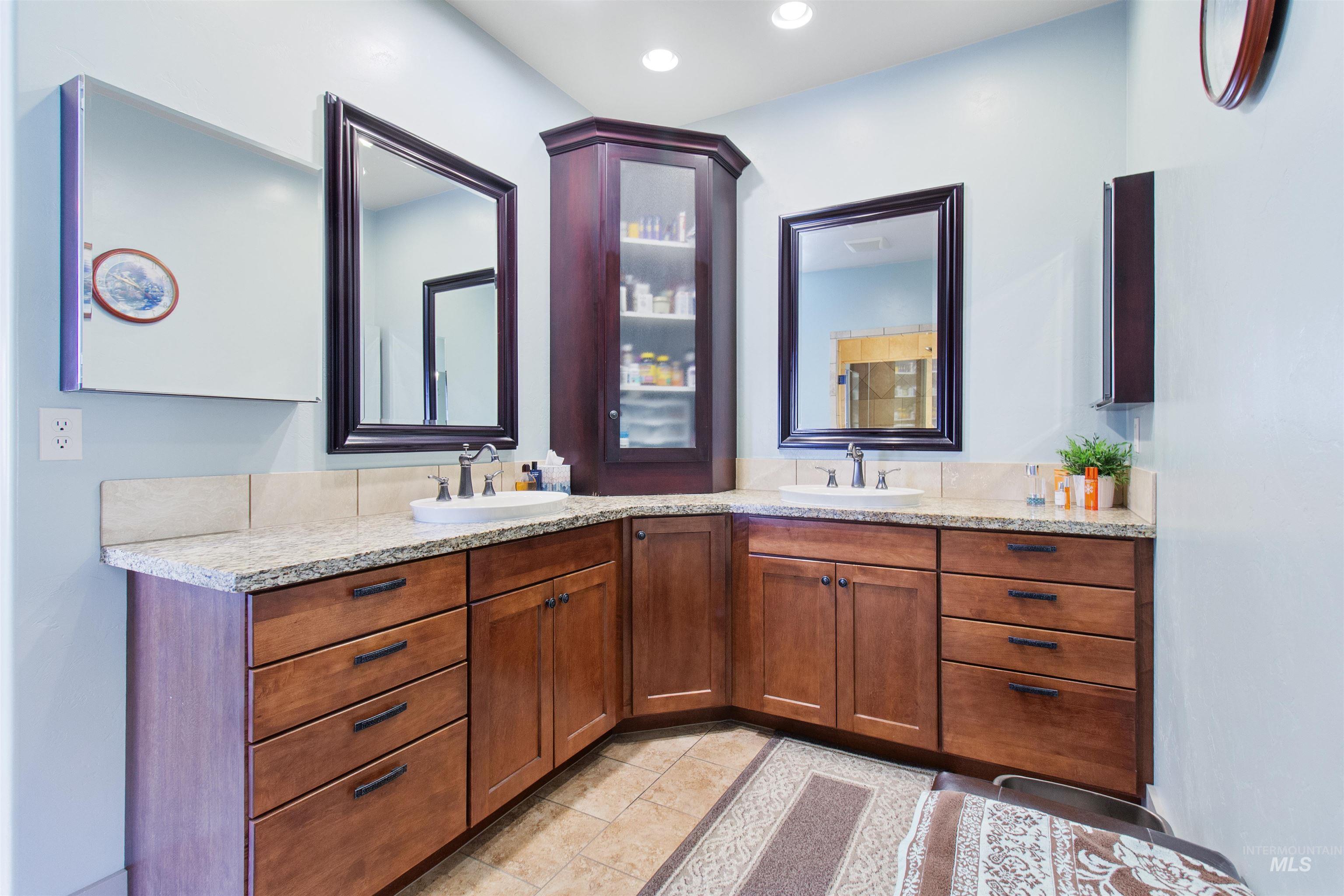 667 Sunfire Drive, Twin Falls, Idaho 83301, 4 Bedrooms, 2.5 Bathrooms, Residential For Sale, Price $785,000, 98991514