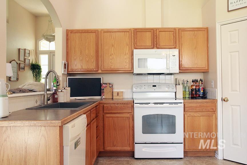 2918 E Ohio Ave, Nampa, Idaho 83686, 2 Bedrooms, 2 Bathrooms, Residential For Sale, Price $286,000, 98991517