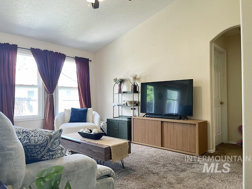 2918 E Ohio Ave, Nampa, Idaho 83686, 2 Bedrooms, 2 Bathrooms, Residential For Sale, Price $286,000, 98991517
