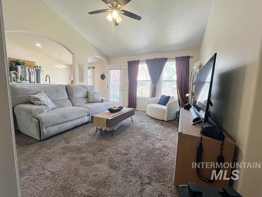 2918 E Ohio Ave, Nampa, Idaho 83686, 2 Bedrooms, 2 Bathrooms, Residential For Sale, Price $286,000, 98991517