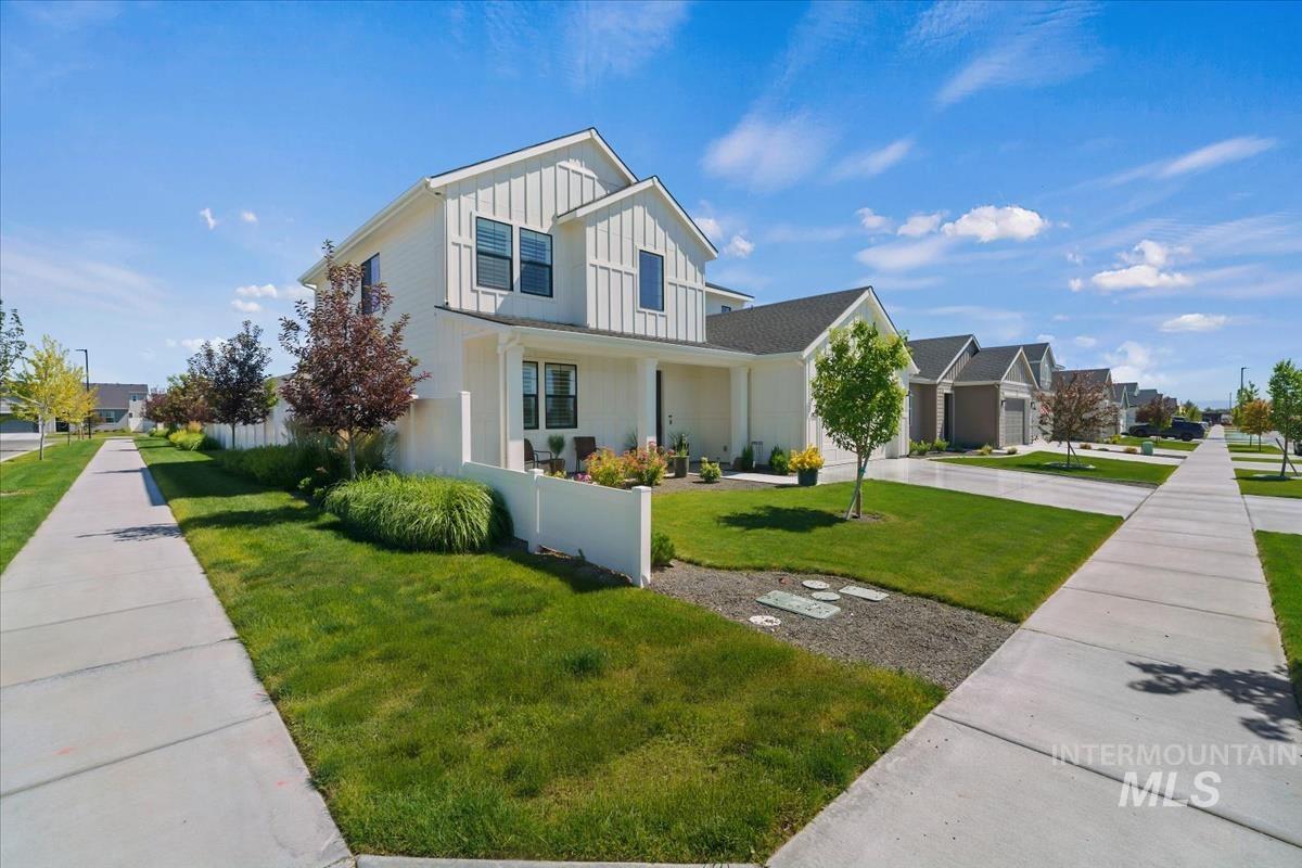 1428 W Giantsbane Dr, Meridian, Idaho 83642, 3 Bedrooms, 2.5 Bathrooms, Residential For Sale, Price $599,000, 98991518