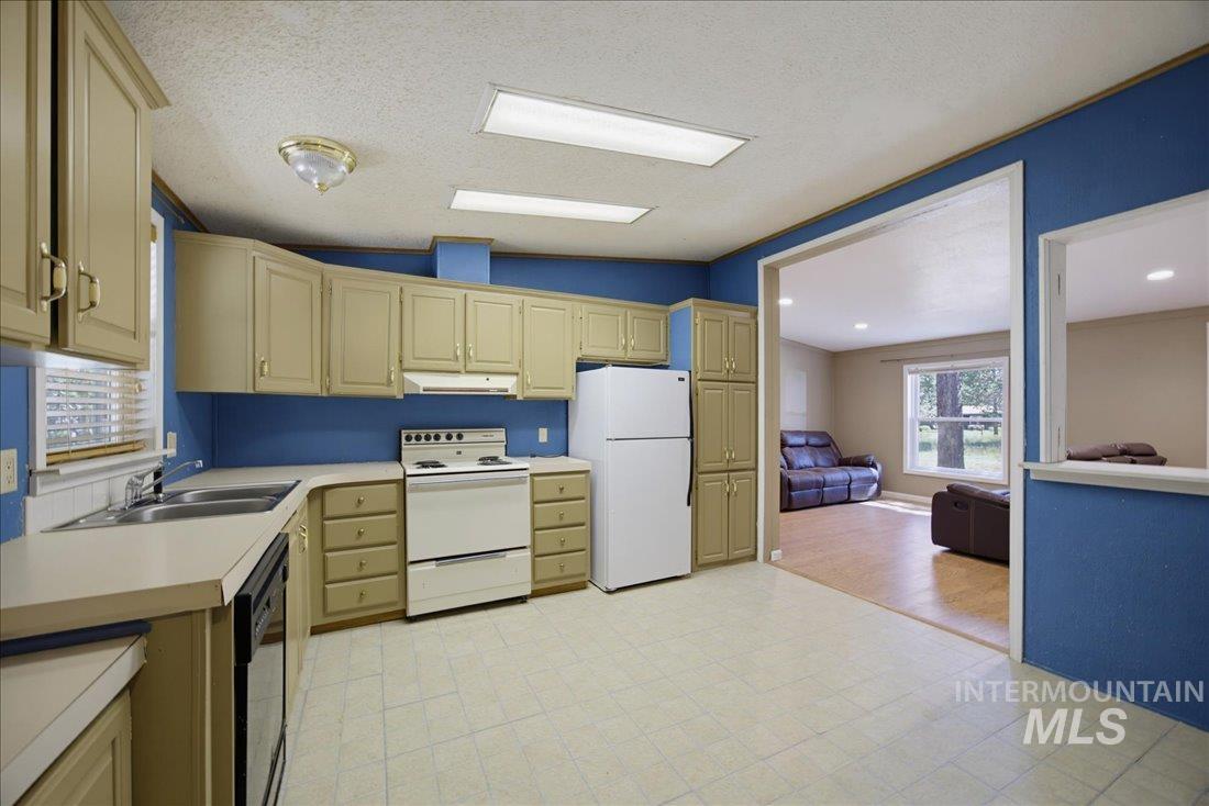 230 Blue Jay Dr., McCall, Idaho 83638, 3 Bedrooms, 2 Bathrooms, Residential For Sale, Price $399,000, 98991520