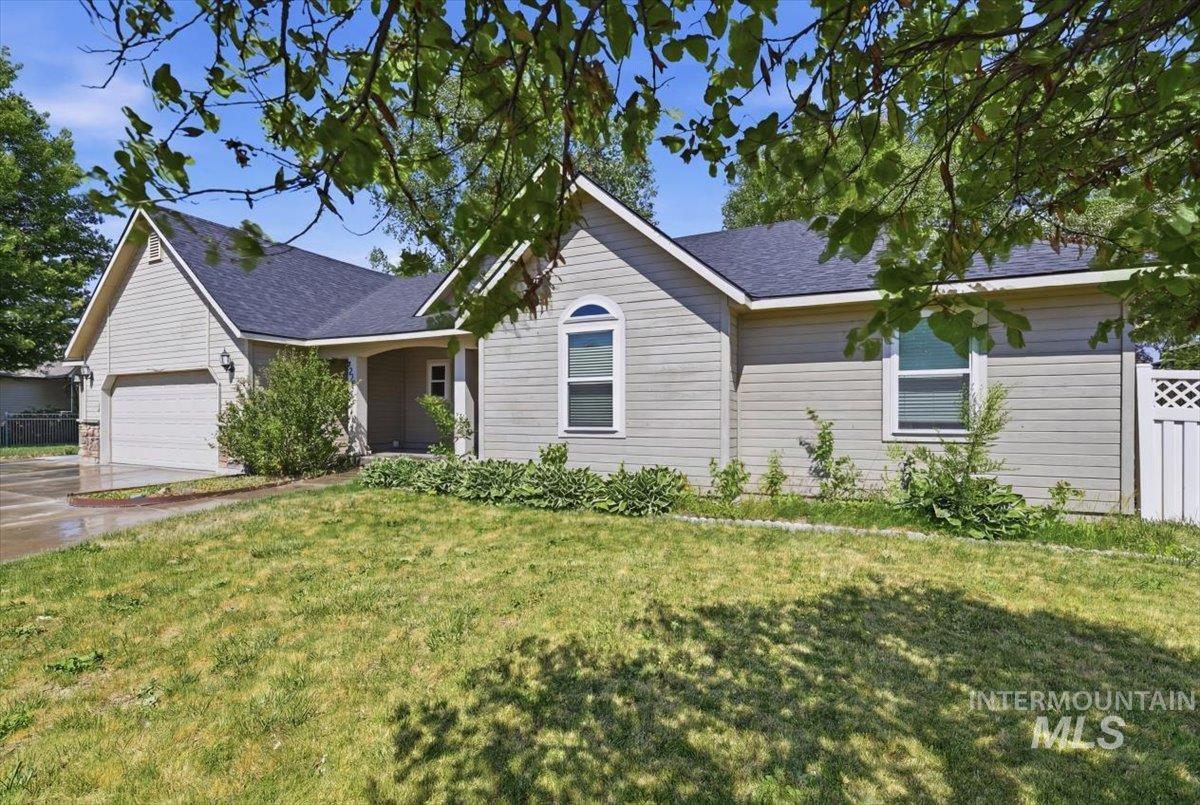 2374 NE Trinity Ave, Mountain Home, Idaho 83647, 3 Bedrooms, 2 Bathrooms, Residential For Sale, Price $365,000,MLS 98991525