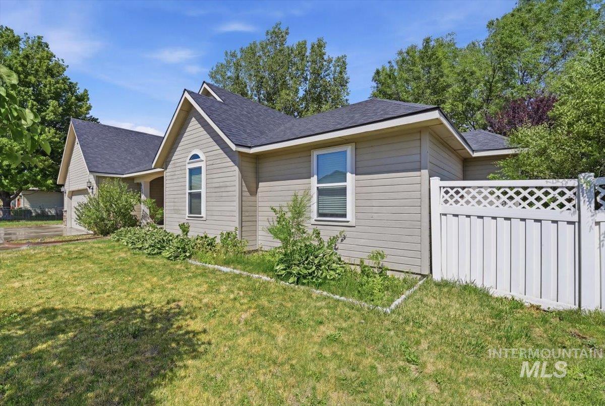 2374 NE Trinity Ave, Mountain Home, Idaho 83647, 3 Bedrooms, 2 Bathrooms, Residential For Sale, Price $365,000,MLS 98991525