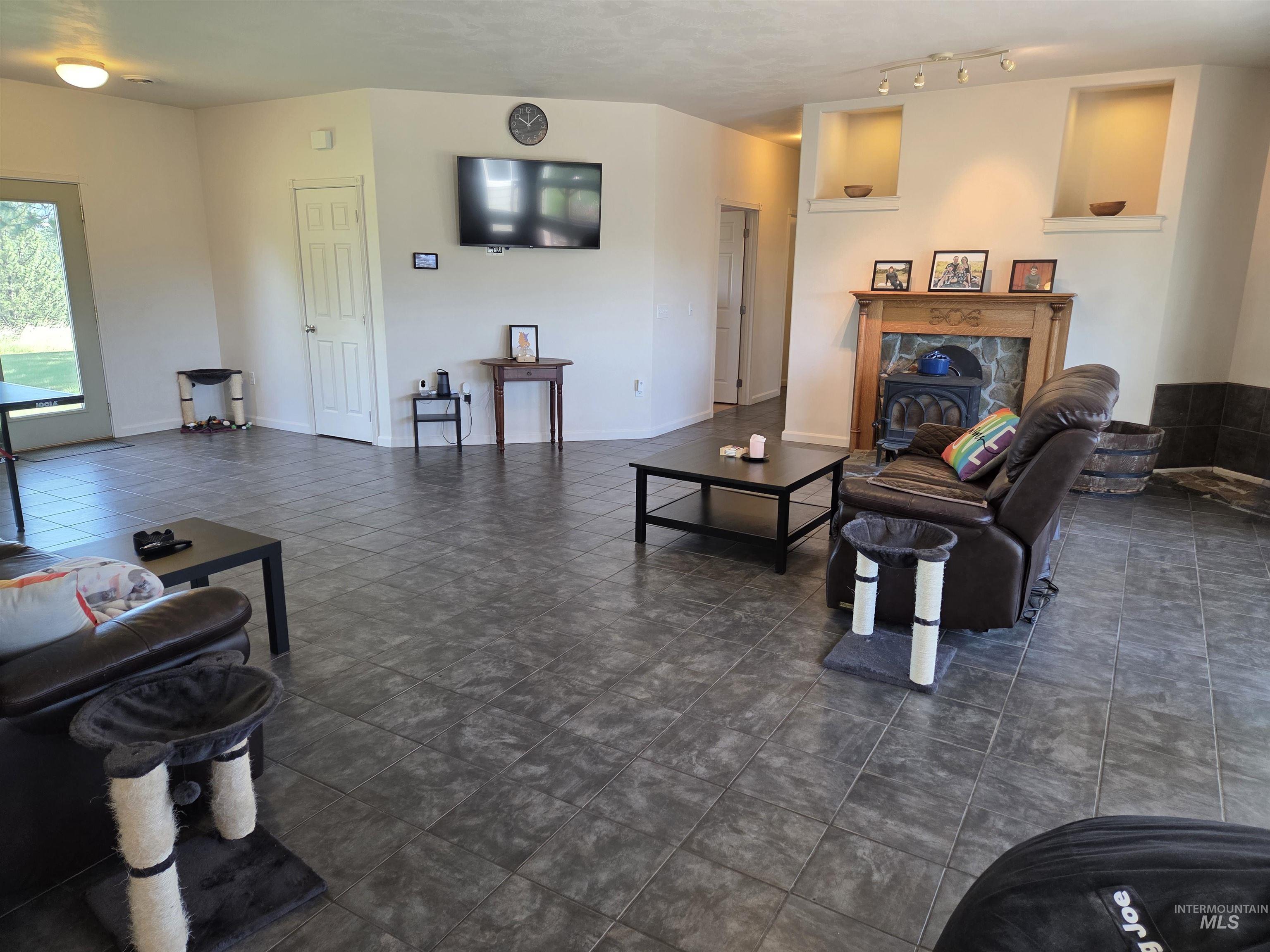 1085 Wallen Road, Moscow, Idaho 83843, 3 Bedrooms, 3 Bathrooms, Residential For Sale, Price $899,000, 98991526