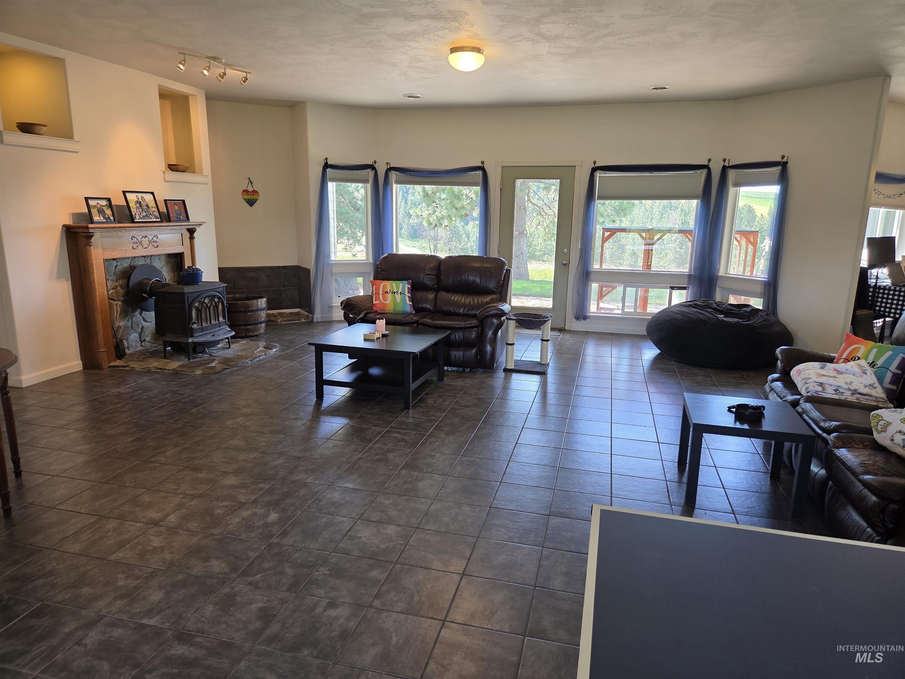 1085 Wallen Road, Moscow, Idaho 83843, 3 Bedrooms, 3 Bathrooms, Residential For Sale, Price $899,000, 98991526