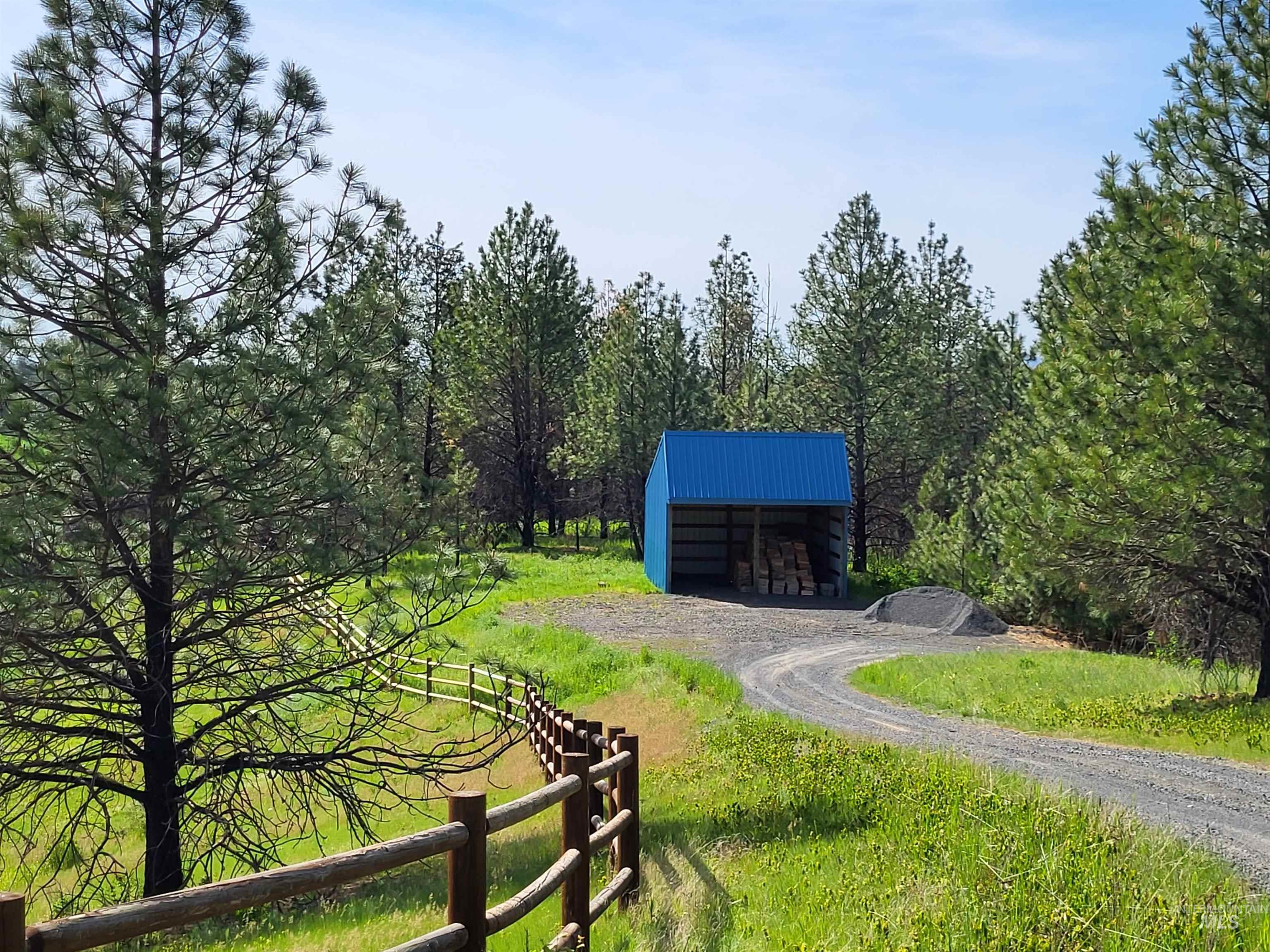 1085 Wallen Road, Moscow, Idaho 83843, 3 Bedrooms, 3 Bathrooms, Residential For Sale, Price $899,000, 98991526
