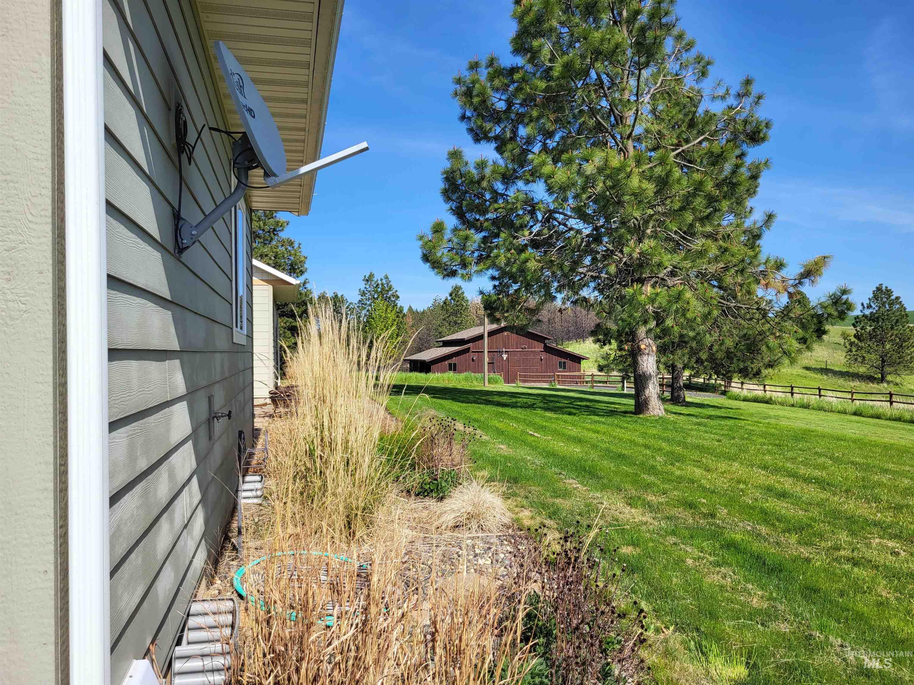 1085 Wallen Road, Moscow, Idaho 83843, 3 Bedrooms, 3 Bathrooms, Residential For Sale, Price $899,000, 98991526
