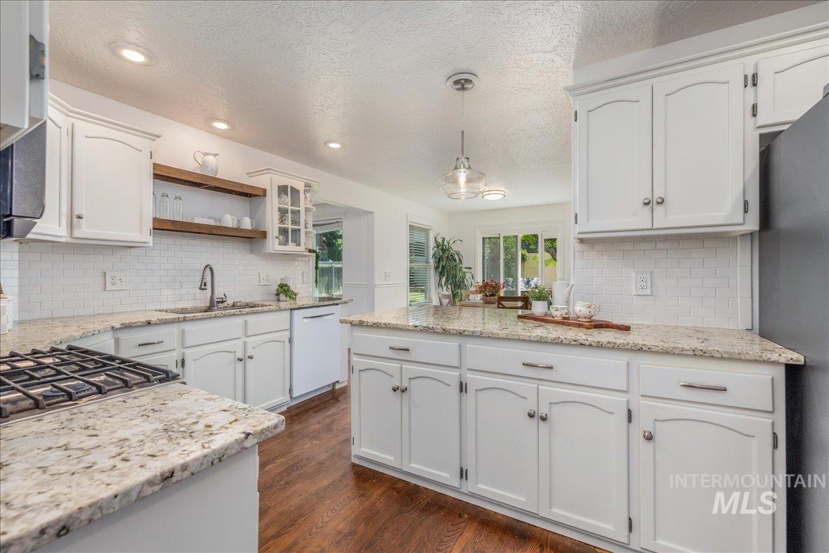 855 W Blue Downs, Meridian, Idaho 83642, 5 Bedrooms, 3.5 Bathrooms, Residential For Sale, Price $630,000, 98991530