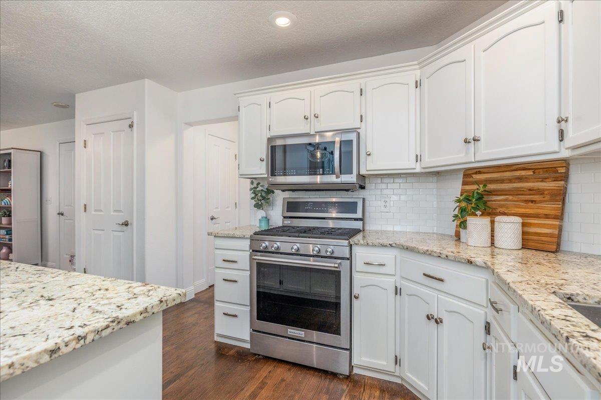 855 W Blue Downs, Meridian, Idaho 83642, 5 Bedrooms, 3.5 Bathrooms, Residential For Sale, Price $630,000, 98991530