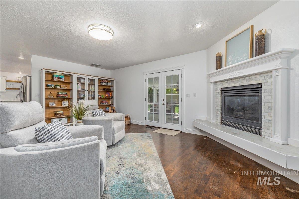 855 W Blue Downs, Meridian, Idaho 83642, 5 Bedrooms, 3.5 Bathrooms, Residential For Sale, Price $630,000, 98991530