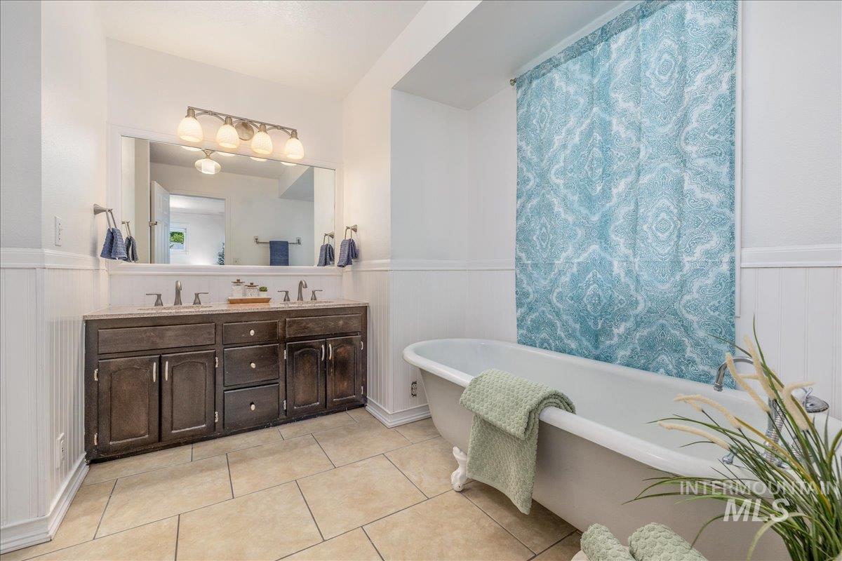 855 W Blue Downs, Meridian, Idaho 83642, 5 Bedrooms, 3.5 Bathrooms, Residential For Sale, Price $630,000, 98991530