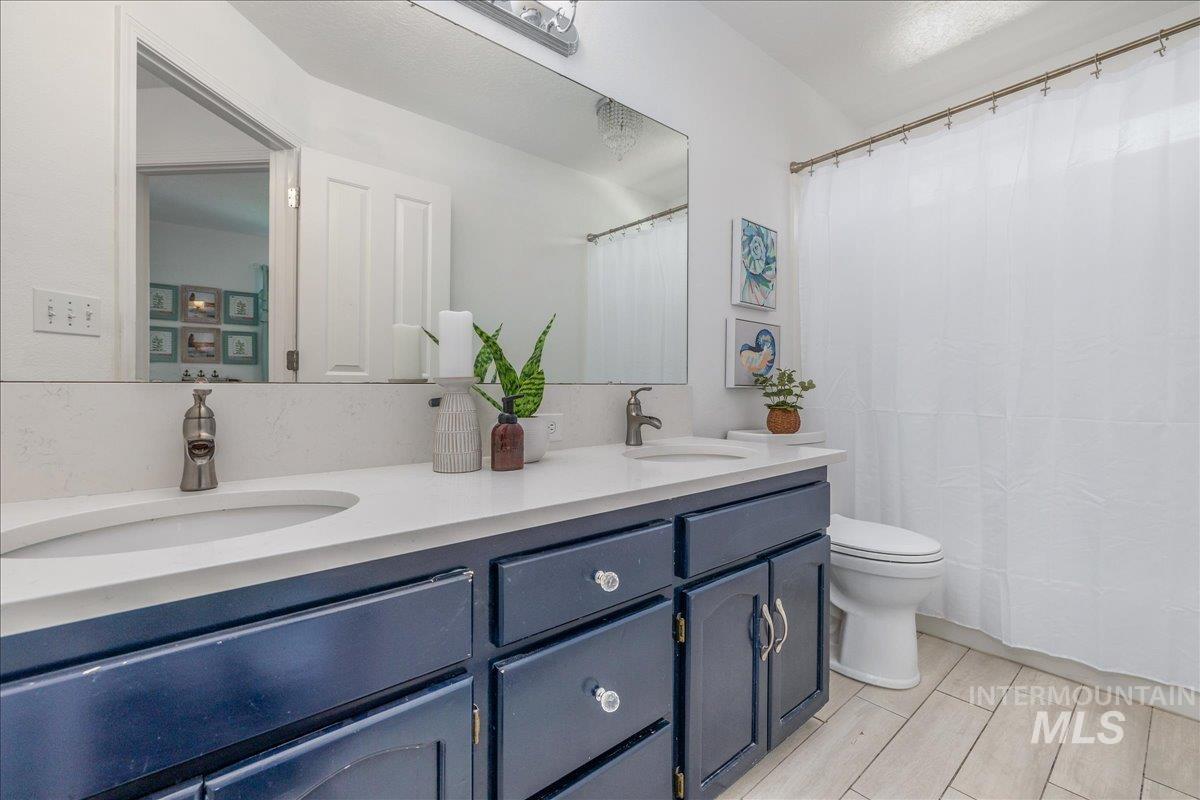 855 W Blue Downs, Meridian, Idaho 83642, 5 Bedrooms, 3.5 Bathrooms, Residential For Sale, Price $630,000, 98991530