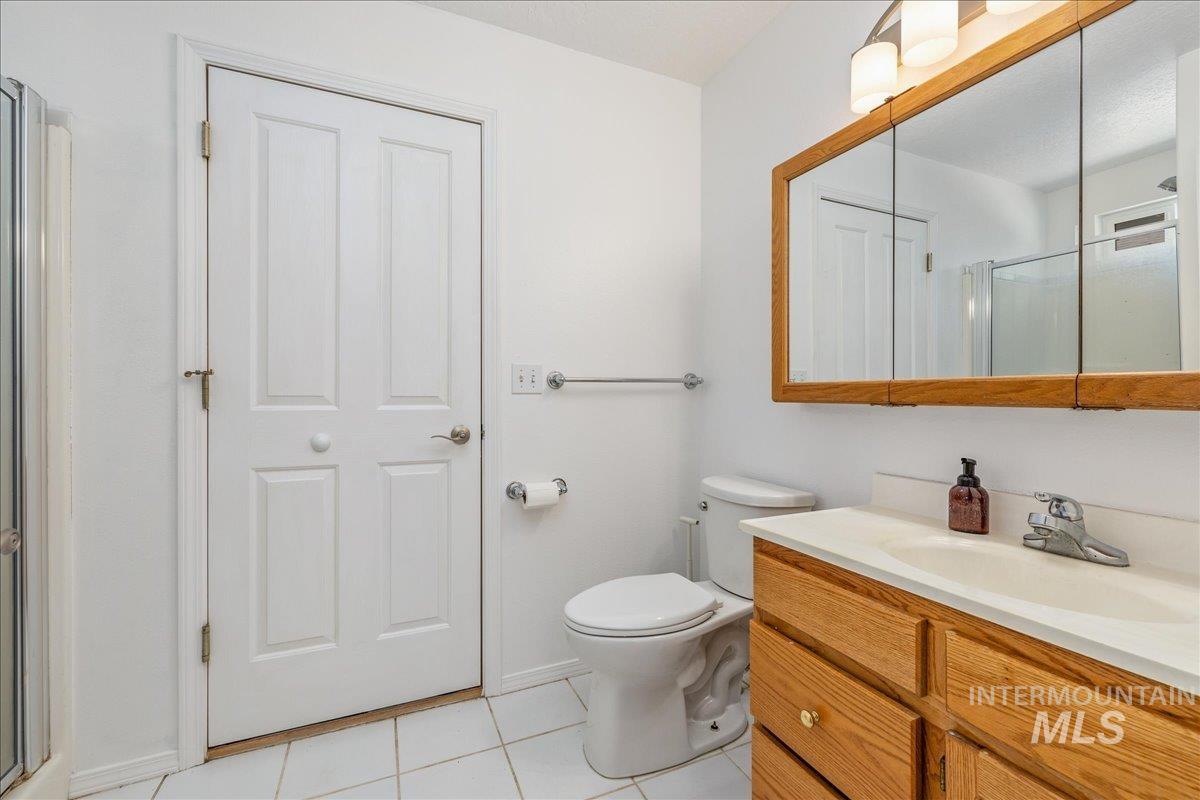855 W Blue Downs, Meridian, Idaho 83642, 5 Bedrooms, 3.5 Bathrooms, Residential For Sale, Price $630,000, 98991530