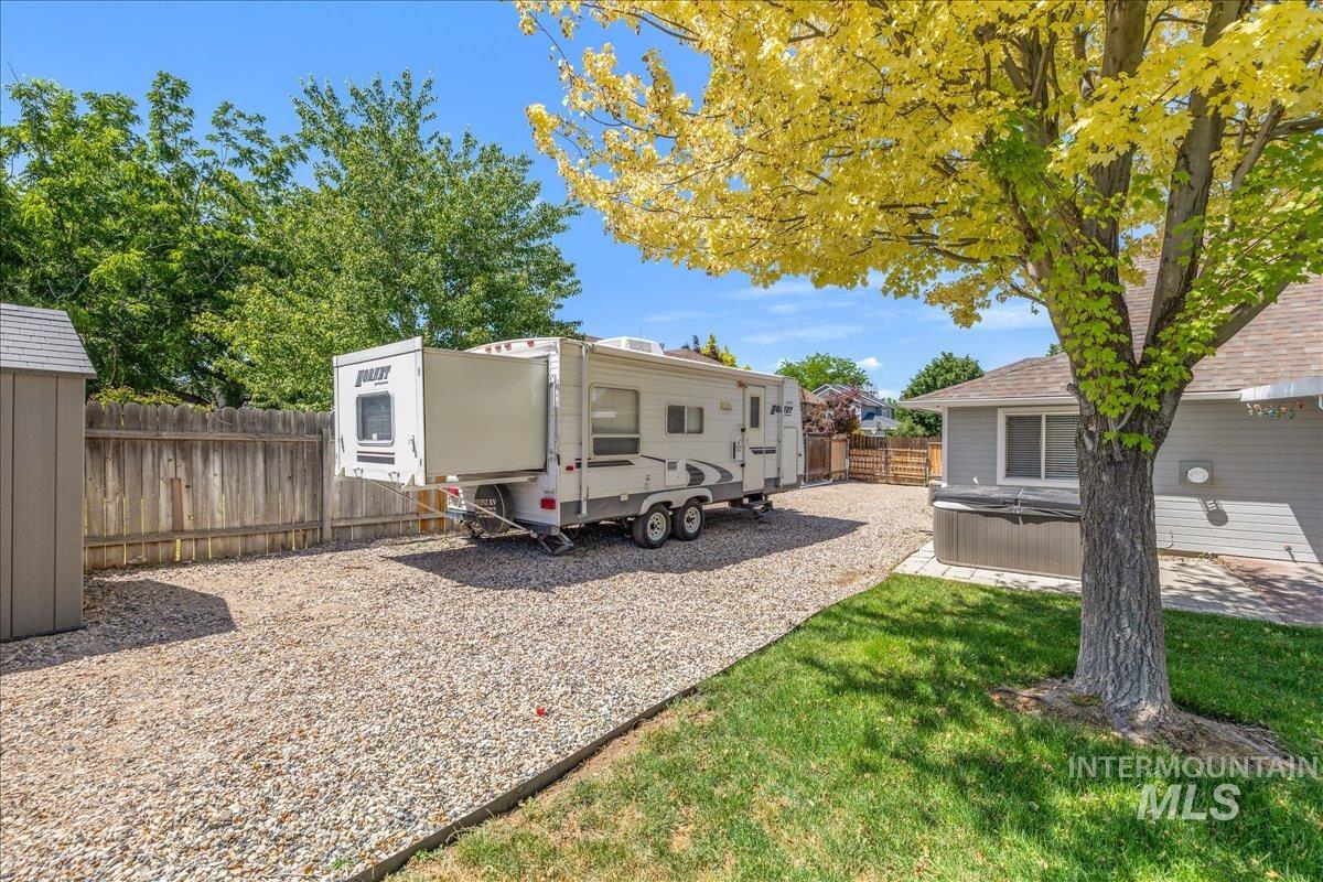 855 W Blue Downs, Meridian, Idaho 83642, 5 Bedrooms, 3.5 Bathrooms, Residential For Sale, Price $630,000, 98991530