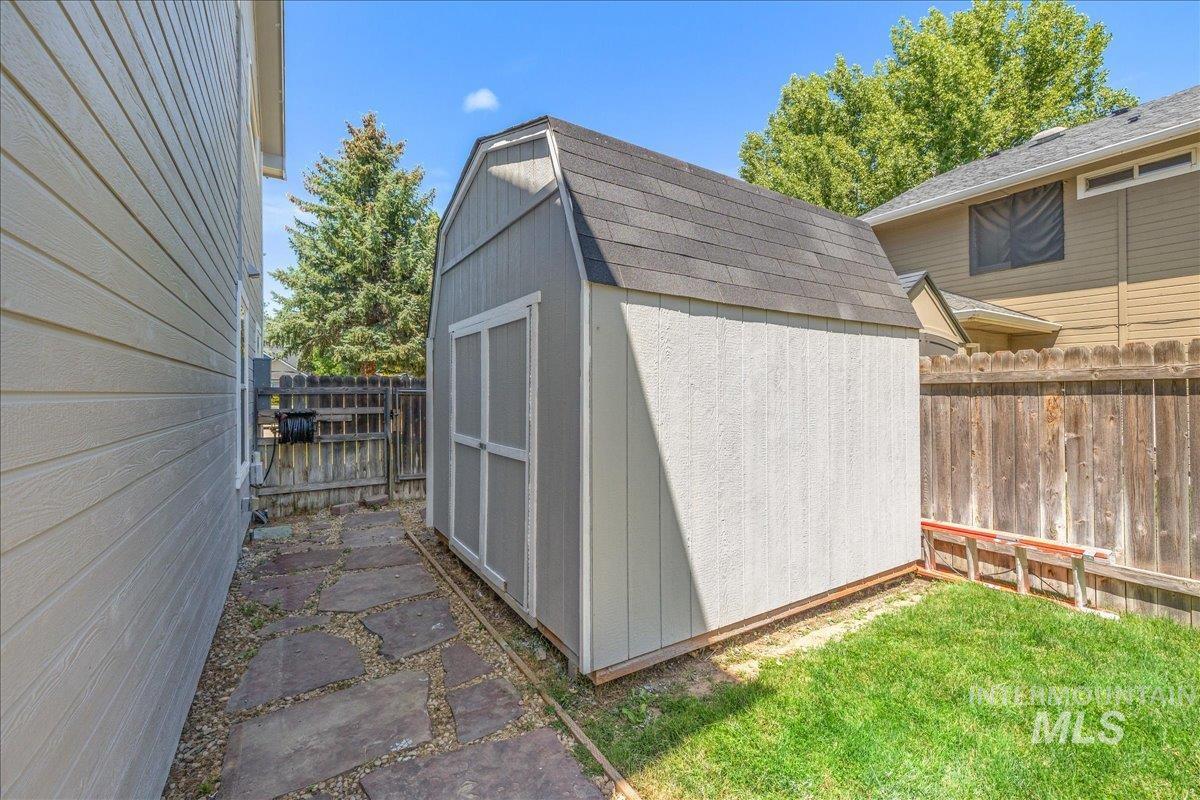 855 W Blue Downs, Meridian, Idaho 83642, 5 Bedrooms, 3.5 Bathrooms, Residential For Sale, Price $630,000, 98991530