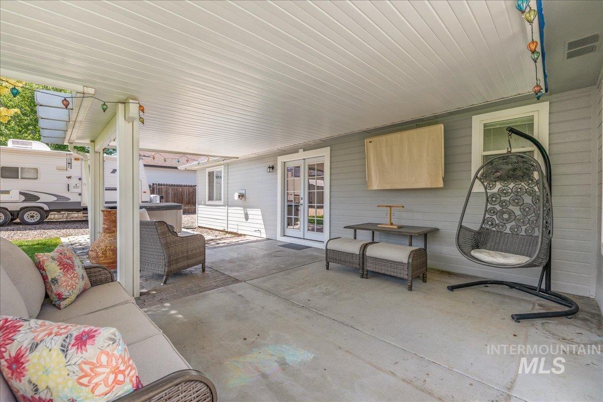 855 W Blue Downs, Meridian, Idaho 83642, 5 Bedrooms, 3.5 Bathrooms, Residential For Sale, Price $630,000, 98991530
