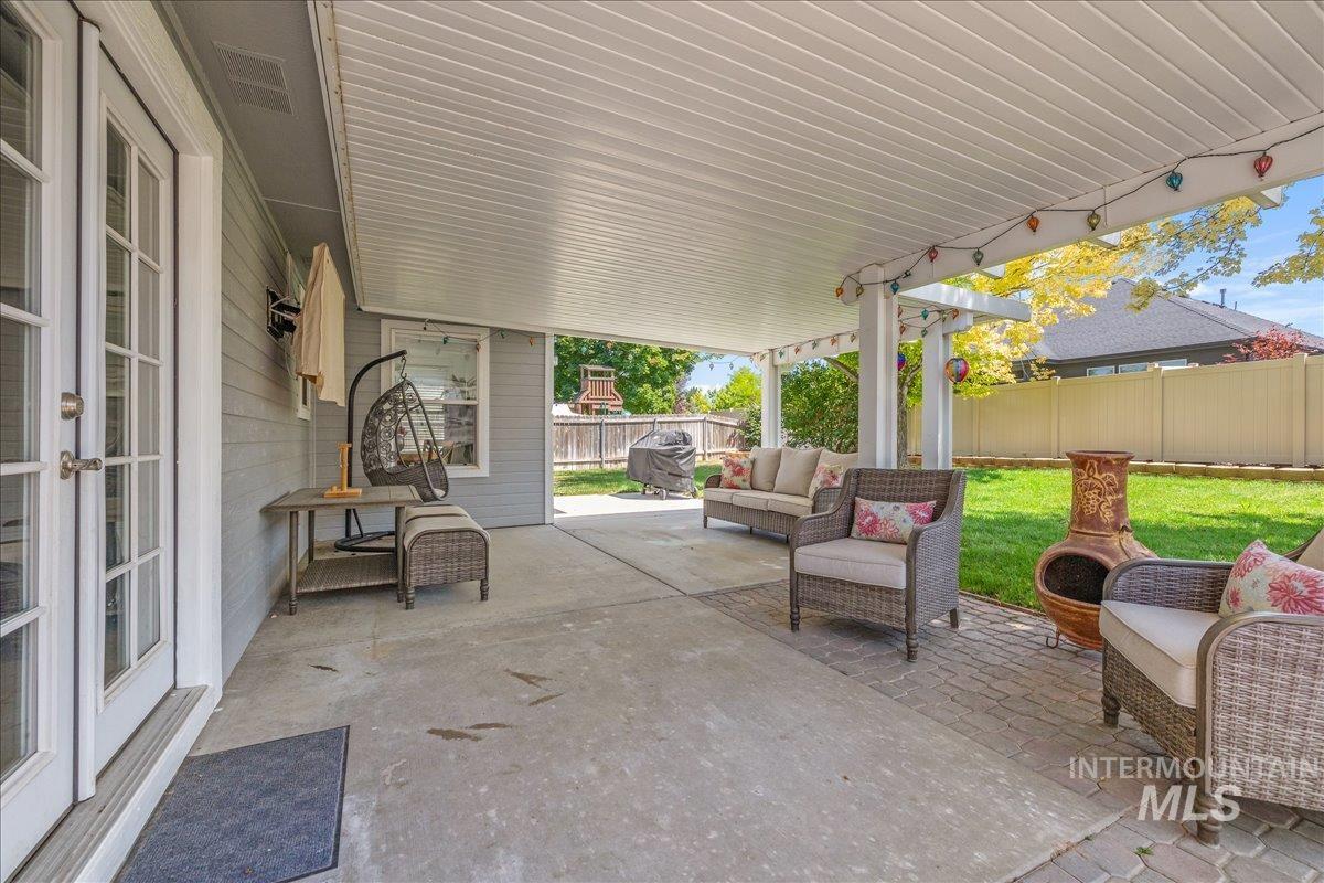 855 W Blue Downs, Meridian, Idaho 83642, 5 Bedrooms, 3.5 Bathrooms, Residential For Sale, Price $630,000, 98991530