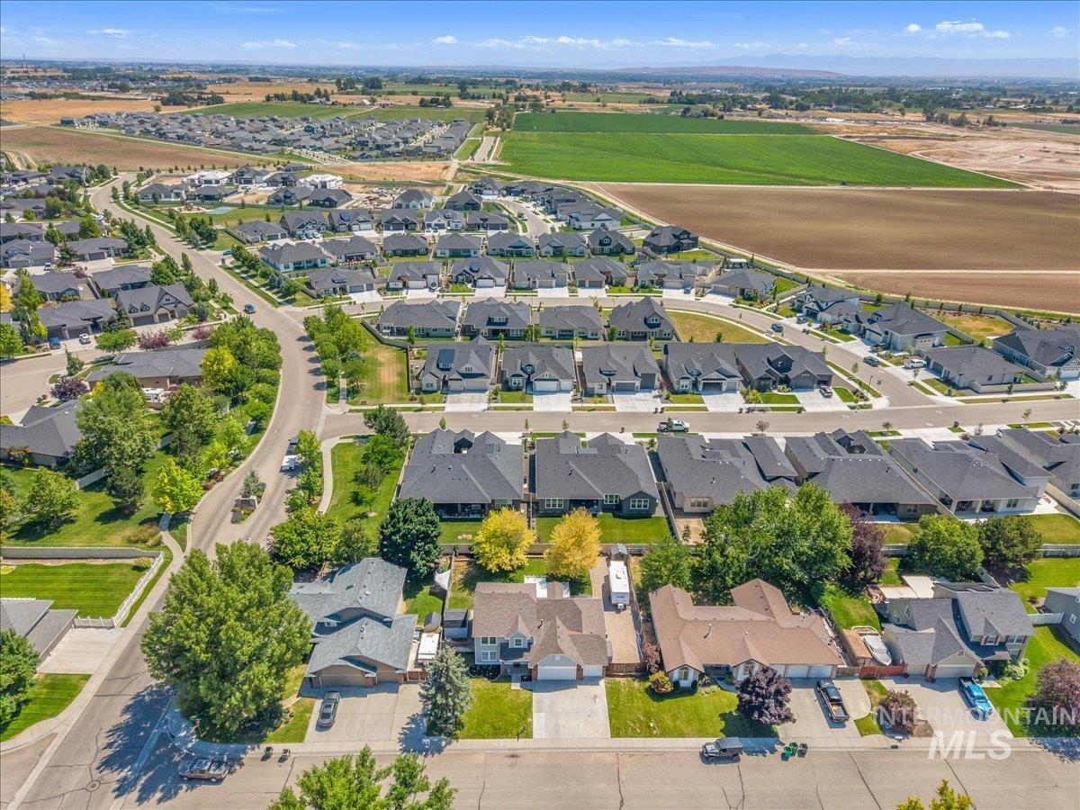 855 W Blue Downs, Meridian, Idaho 83642, 5 Bedrooms, 3.5 Bathrooms, Residential For Sale, Price $630,000, 98991530