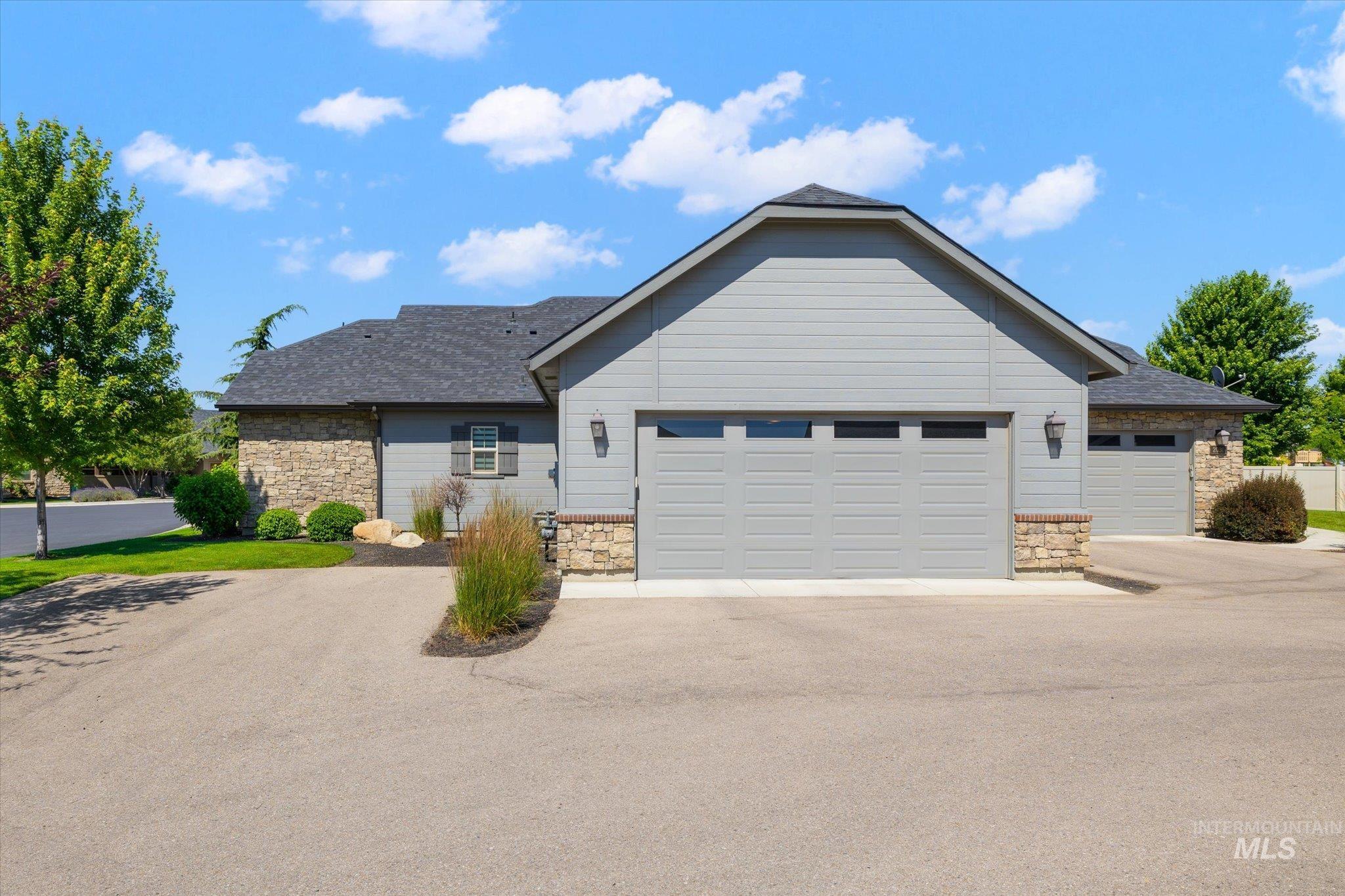 2020 S Gedalio Ln., Meridian, Idaho 83642, 2 Bedrooms, 2 Bathrooms, Residential For Sale, Price $489,900, 98991536
