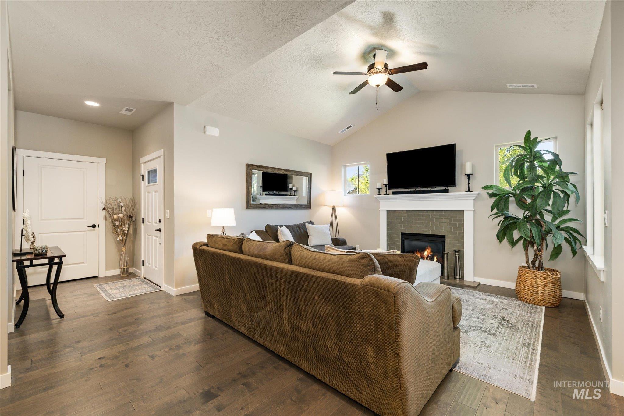2020 S Gedalio Ln., Meridian, Idaho 83642, 2 Bedrooms, 2 Bathrooms, Residential For Sale, Price $489,900, 98991536