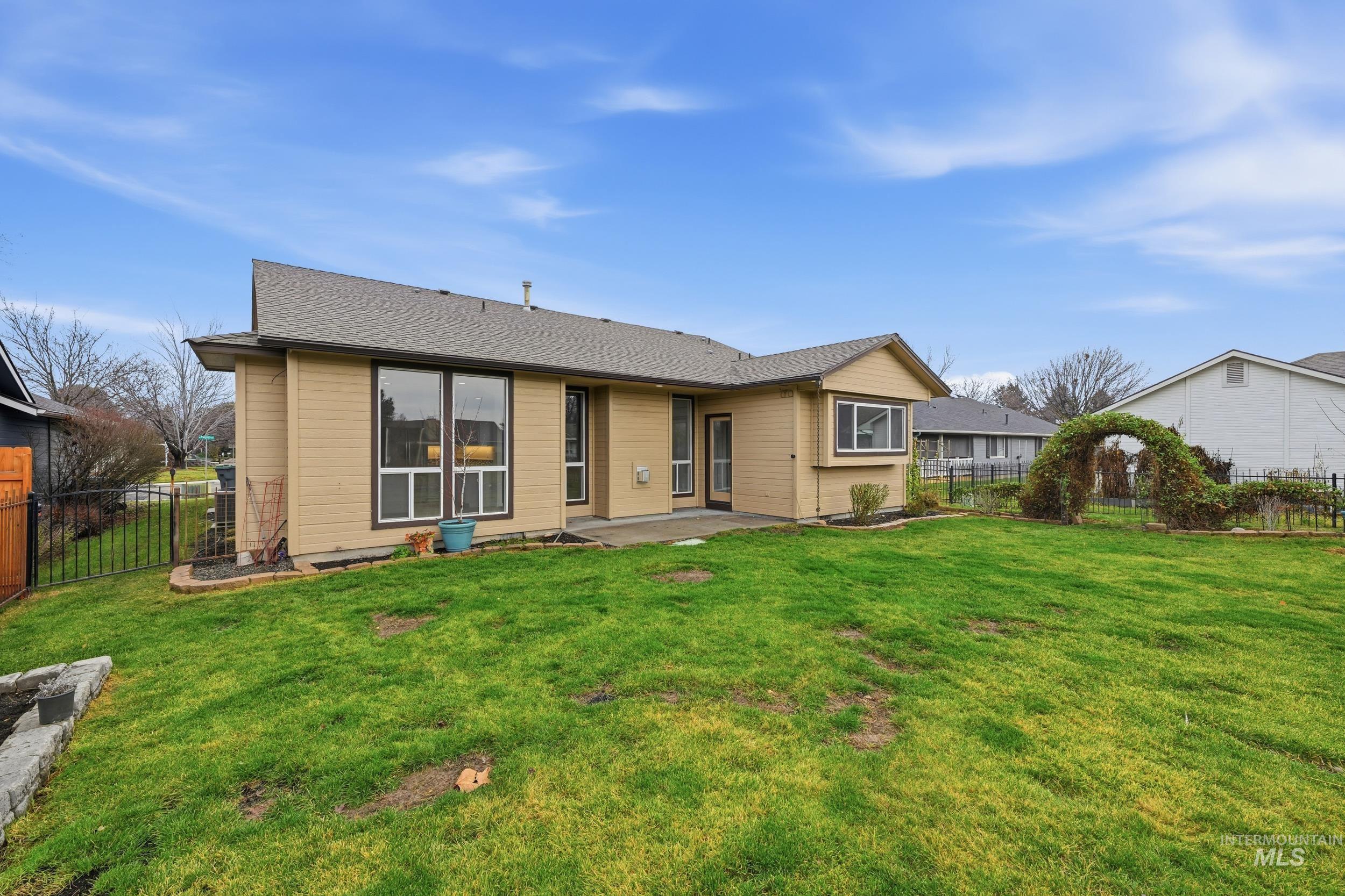 1889 Pilgrim ave, Boise, Idaho 83704, 3 Bedrooms, 2 Bathrooms, Residential Income For Sale, Price $475,000,MLS 98991539