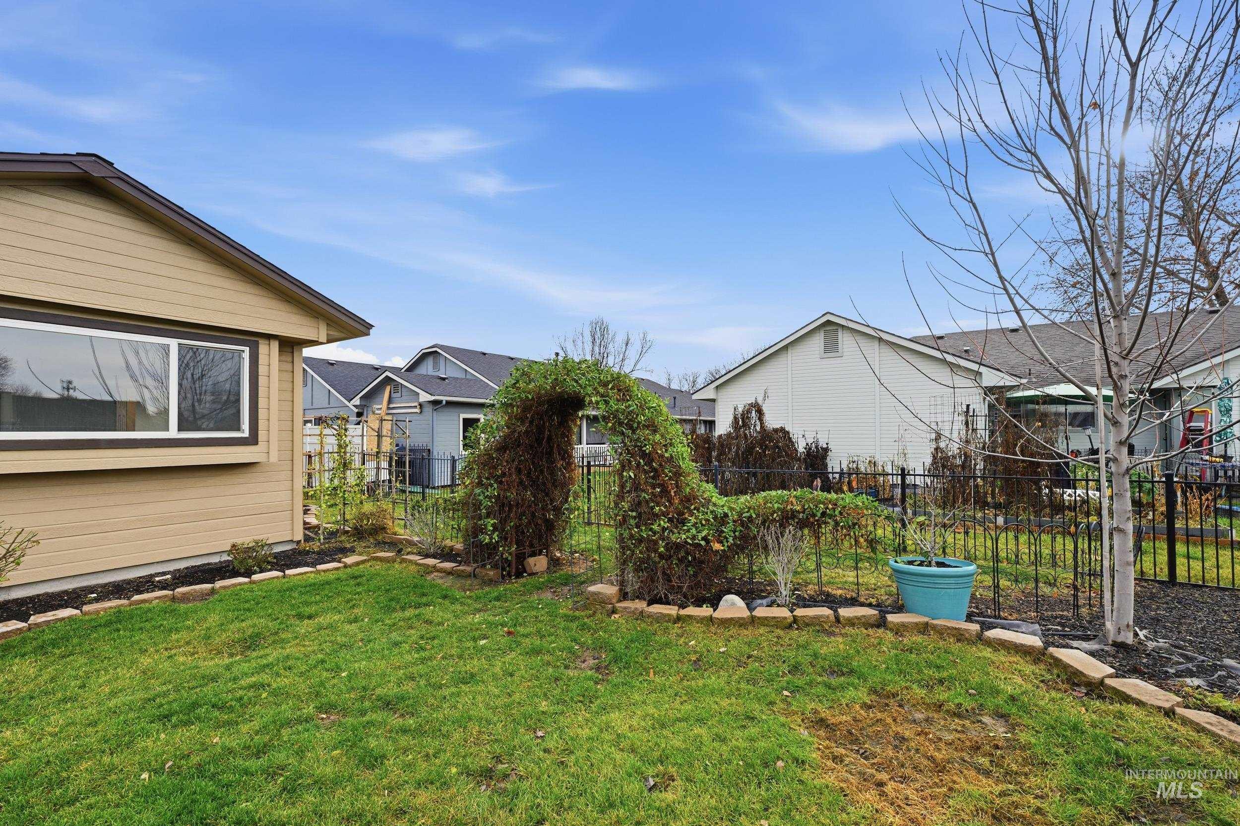 1889 Pilgrim ave, Boise, Idaho 83704, 3 Bedrooms, 2 Bathrooms, Residential Income For Sale, Price $475,000,MLS 98991539