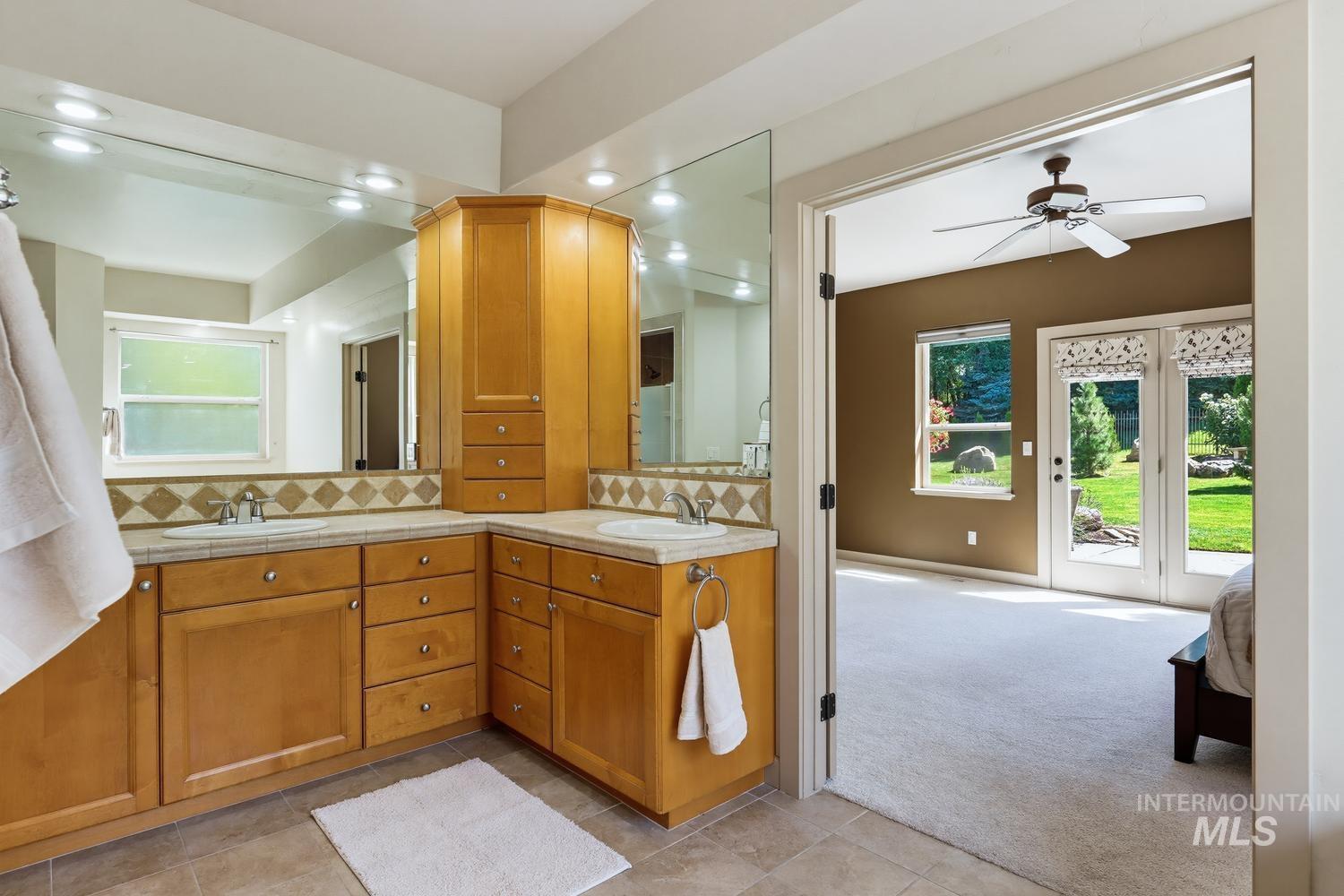 1164 S Island Glenn Way, Eagle, Idaho 83616, 4 Bedrooms, 3.5 Bathrooms, Residential For Sale, Price $999,999, 98991542
