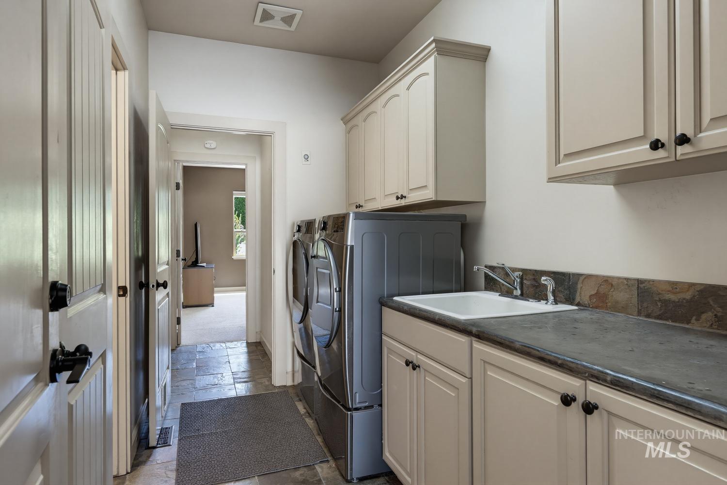 1164 S Island Glenn Way, Eagle, Idaho 83616, 4 Bedrooms, 3.5 Bathrooms, Residential For Sale, Price $999,999, 98991542