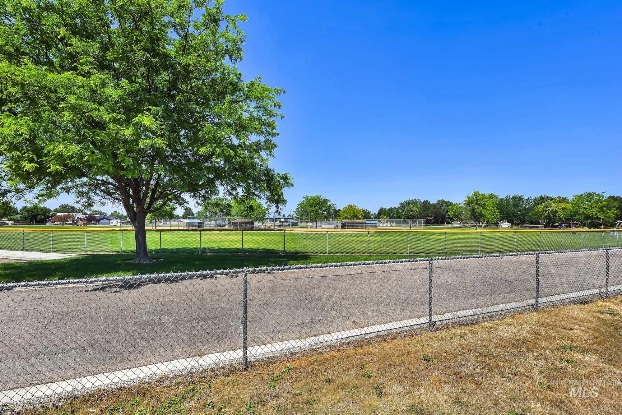 719 Trailside Dr, Caldwell, Idaho 83607-1503, 3 Bedrooms, 2 Bathrooms, Residential For Sale, Price $338,950,MLS 98991543