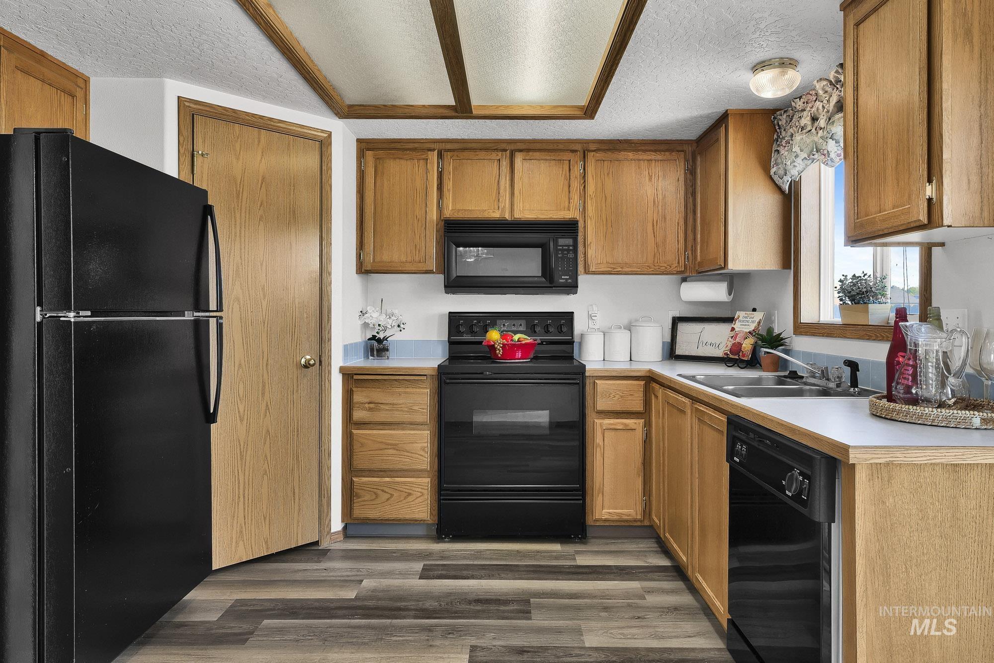 719 Trailside Dr, Caldwell, Idaho 83607-1503, 3 Bedrooms, 2 Bathrooms, Residential For Sale, Price $338,950,MLS 98991543