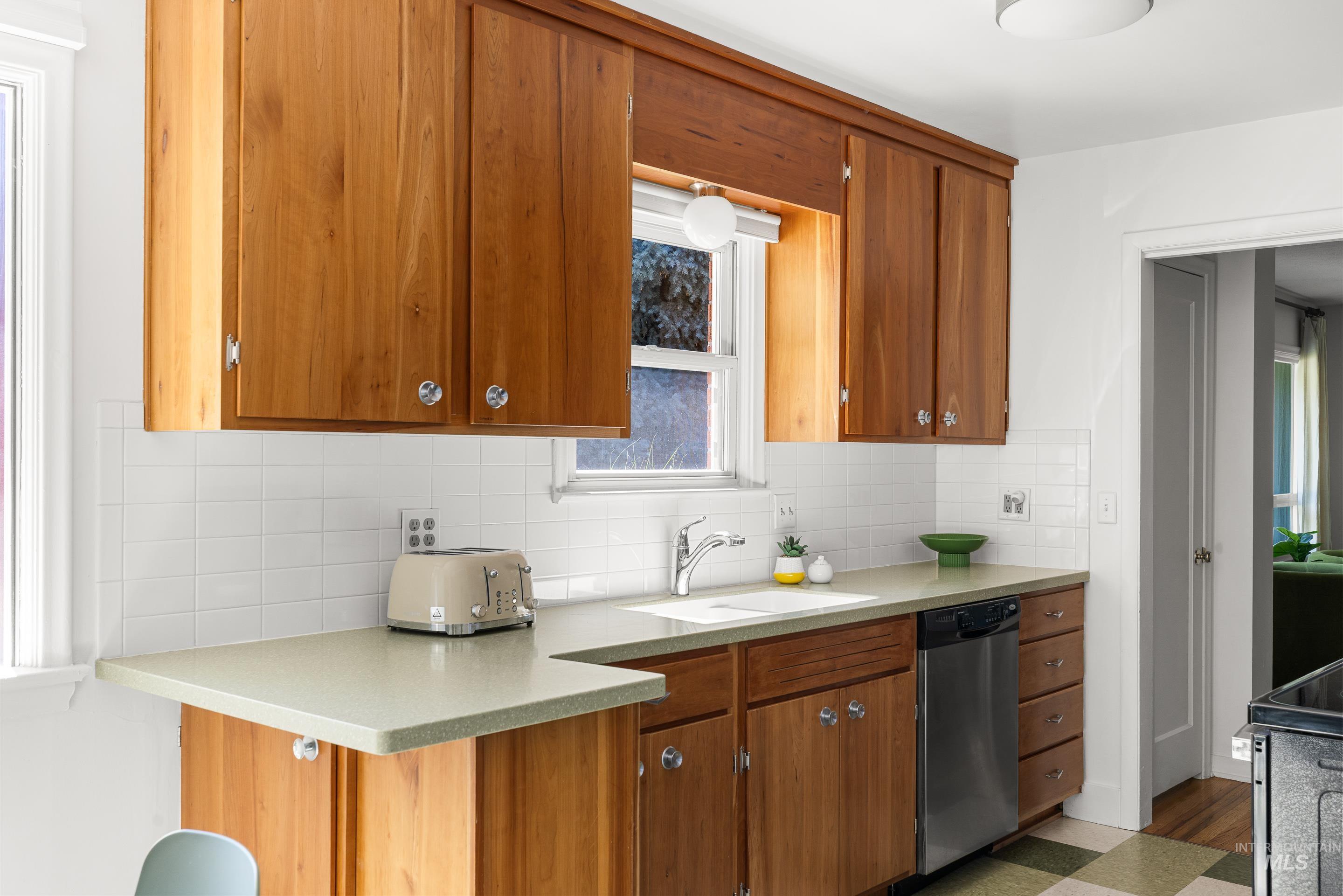 1721 N Beach St, Boise, Idaho 83706, 3 Bedrooms, 1 Bathroom, Residential For Sale, Price $479,000,MLS 98991546
