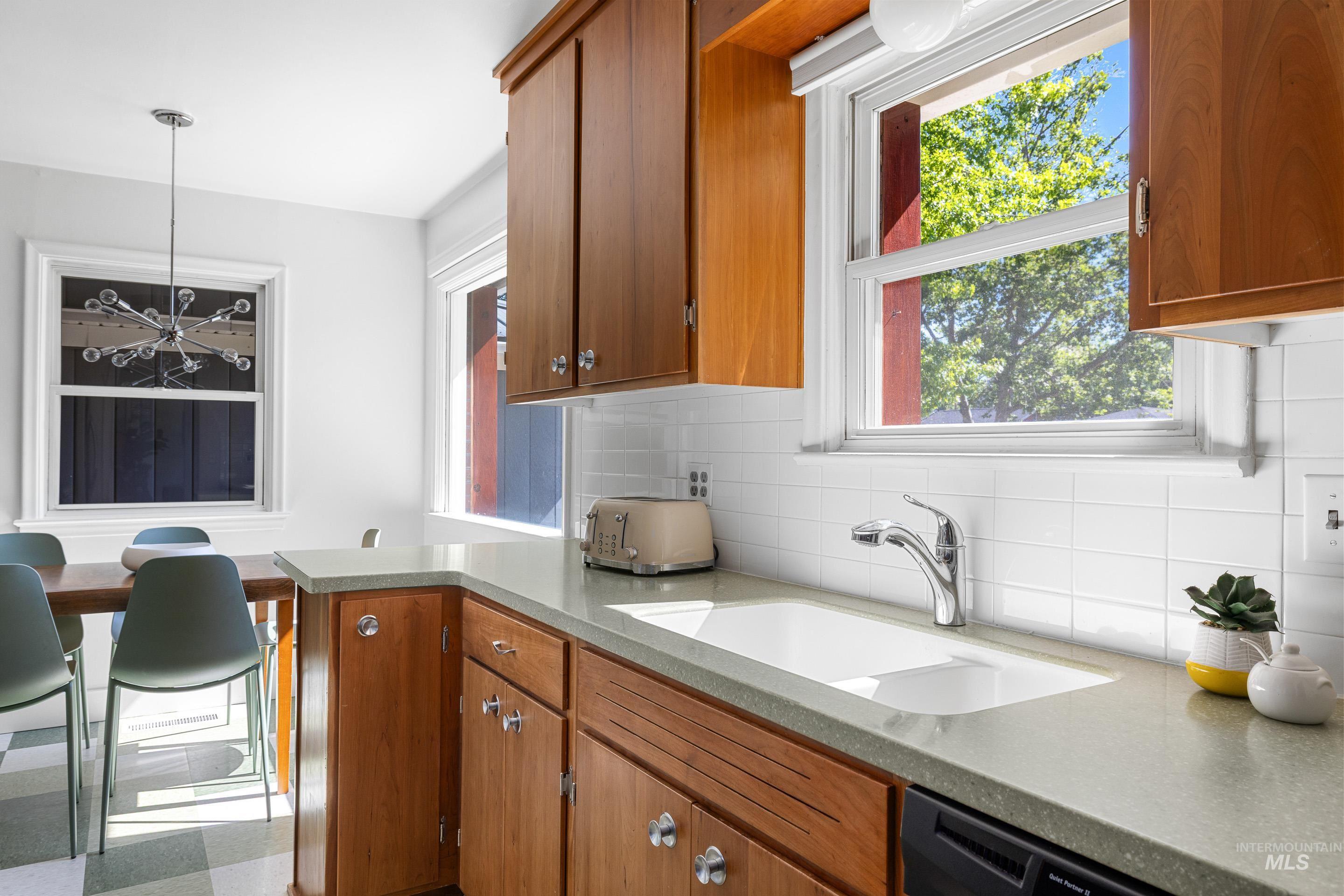 1721 N Beach St, Boise, Idaho 83706, 3 Bedrooms, 1 Bathroom, Residential For Sale, Price $479,000,MLS 98991546