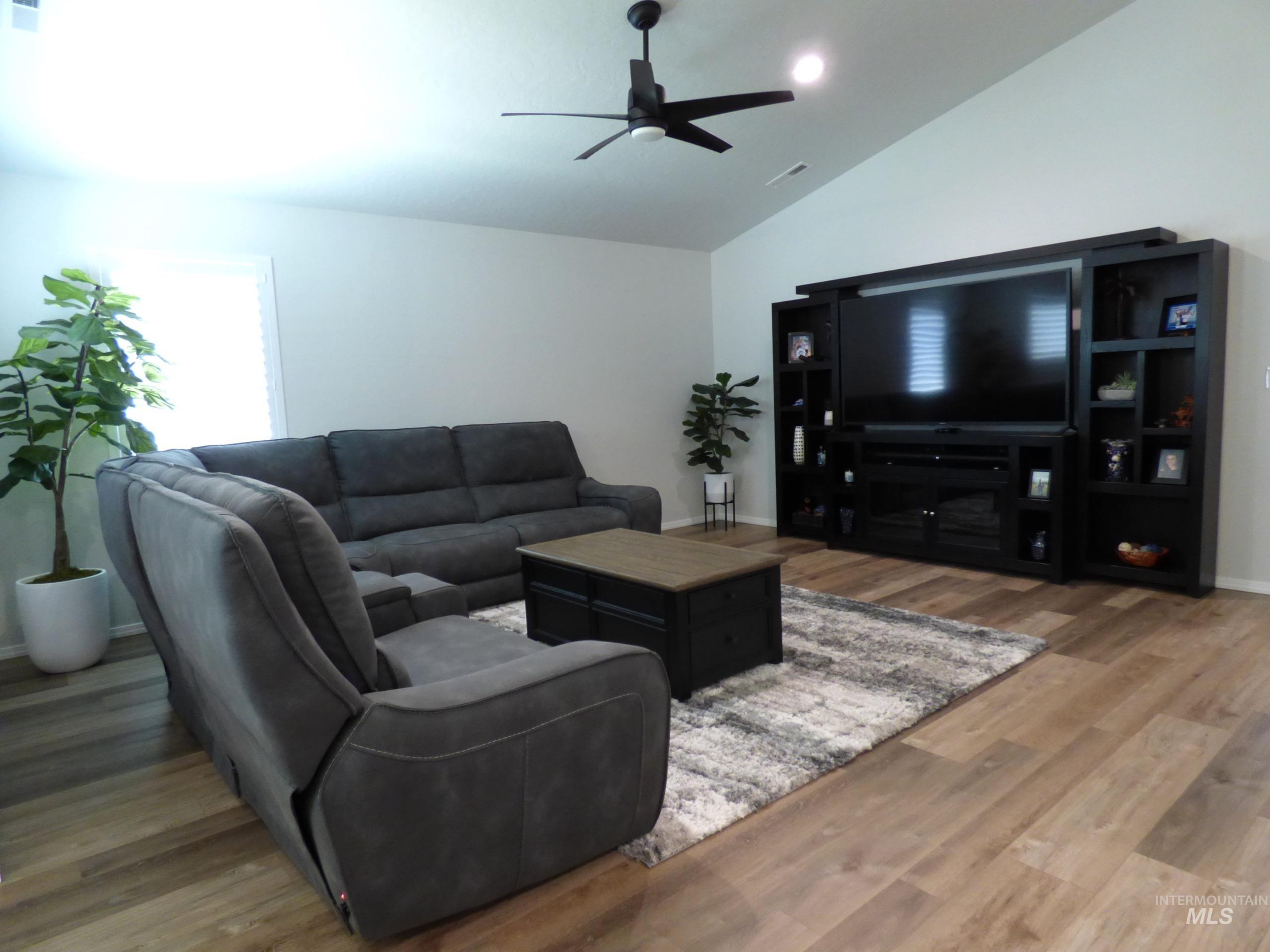 2708 E Buckaroo Dr., Kuna, Idaho 83634, 4 Bedrooms, 2 Bathrooms, Residential For Sale, Price $544,900,MLS 98991548
