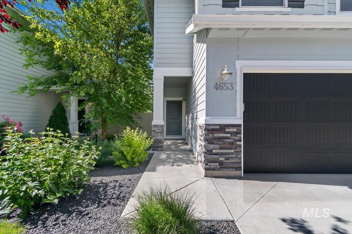 4653 W Silver River St, Meridian, Idaho 83646, 3 Bedrooms, 2.5 Bathrooms, Residential For Sale, Price $429,900,MLS 98991549