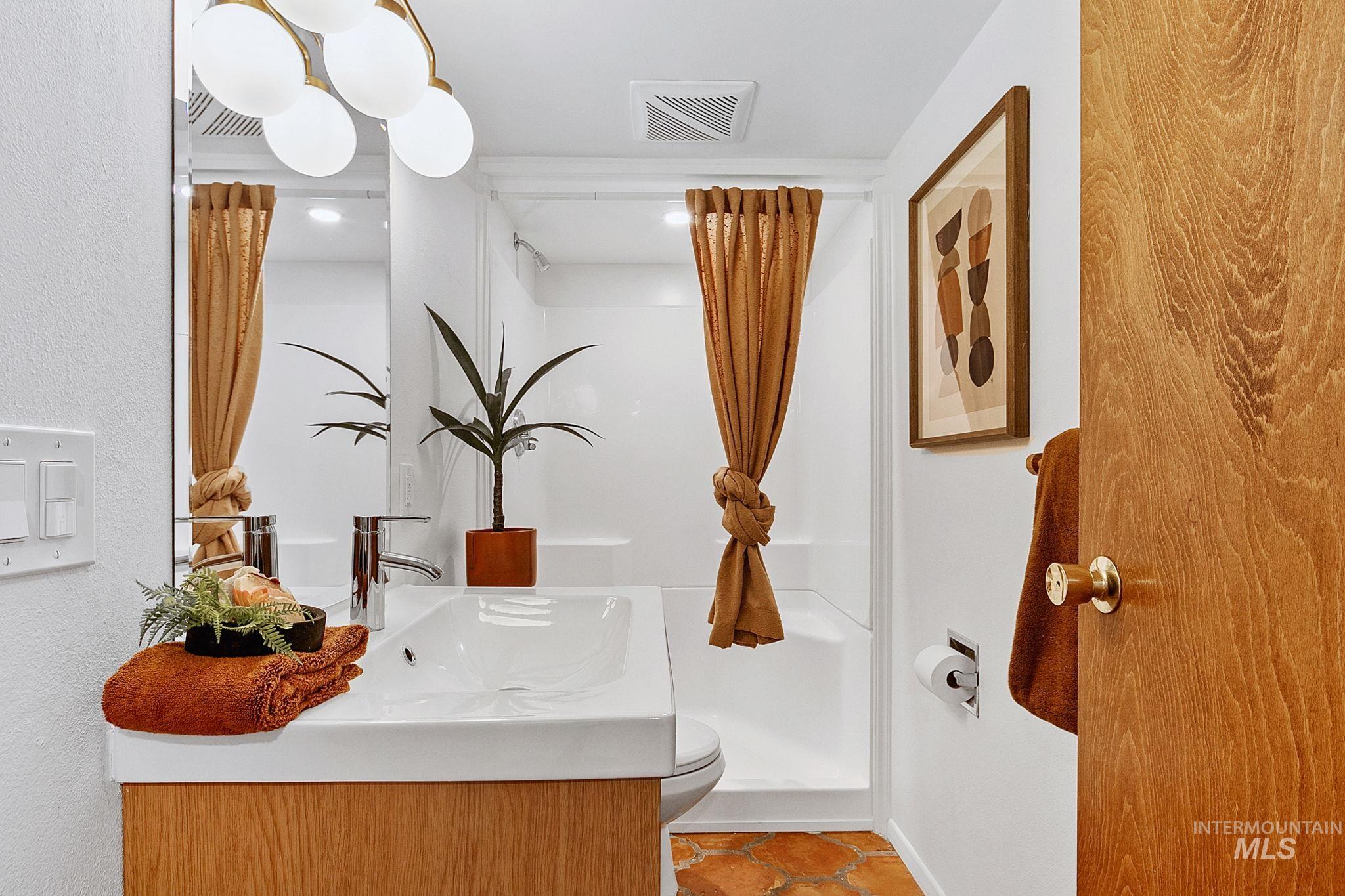 1902 W Norcrest Dr, Boise, Idaho 83705, 5 Bedrooms, 3 Bathrooms, Residential For Sale, Price $639,000,MLS 98991550