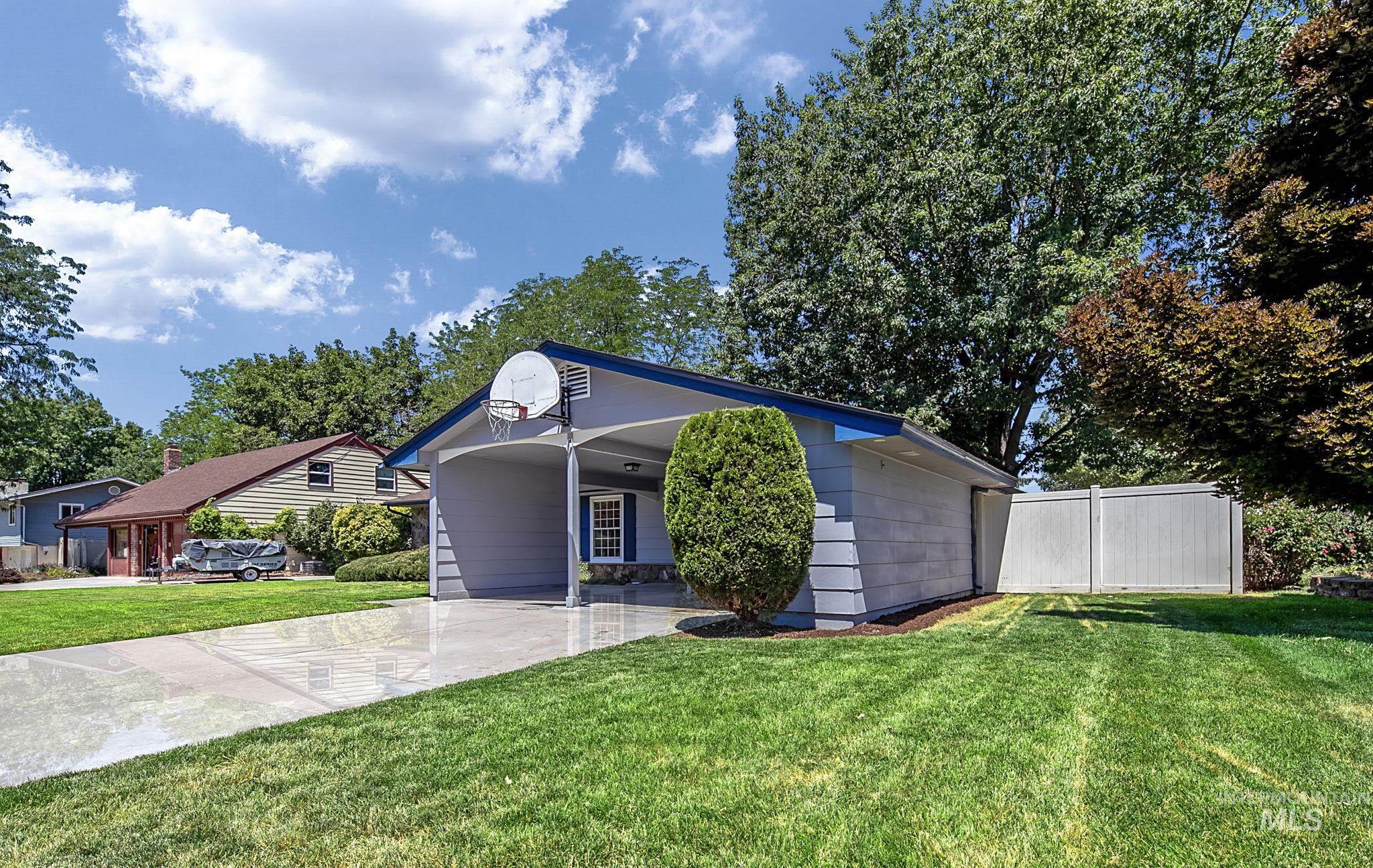 1902 W Norcrest Dr, Boise, Idaho 83705, 5 Bedrooms, 3 Bathrooms, Residential For Sale, Price $639,000,MLS 98991550