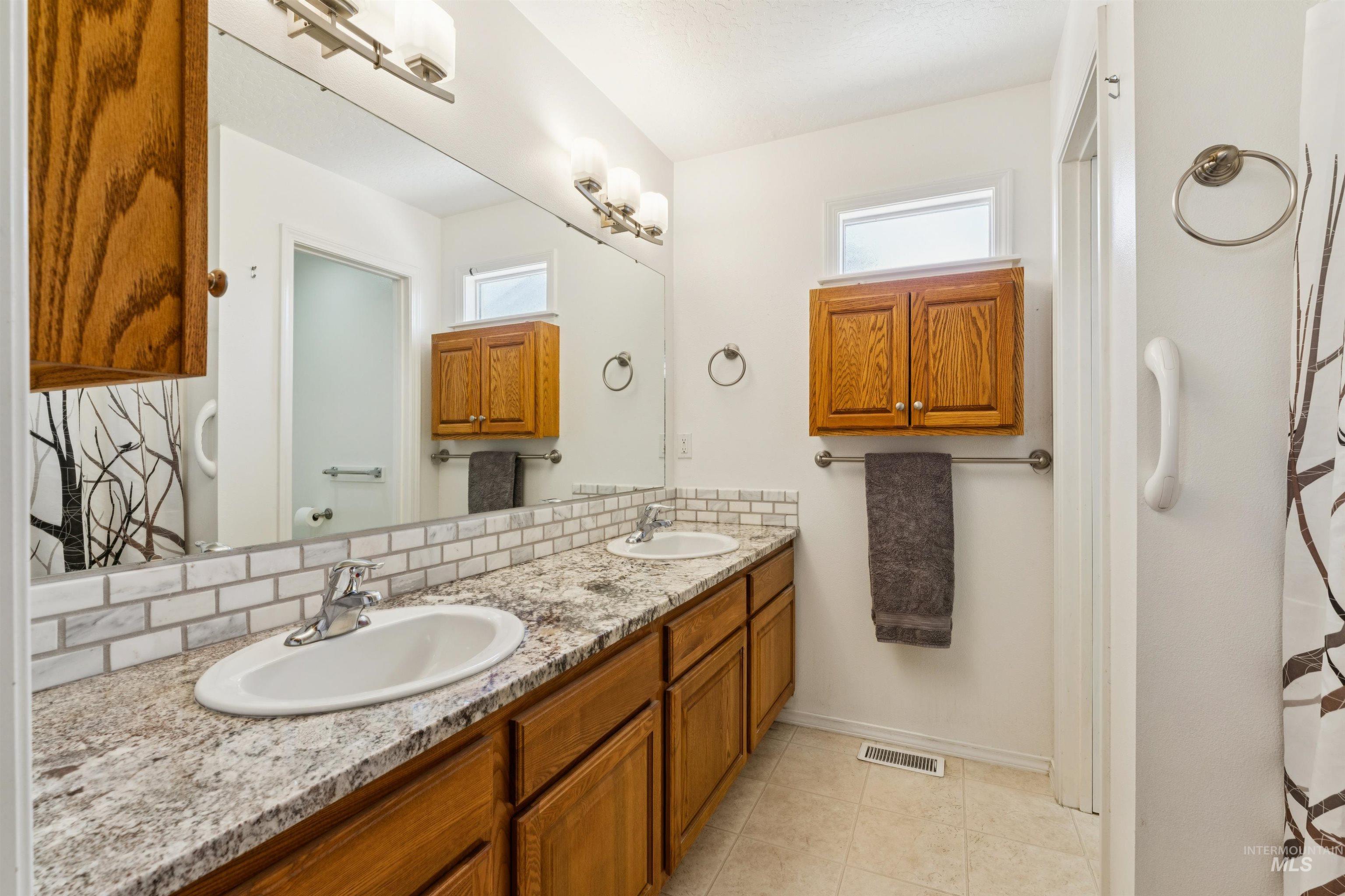 1114 Feltham Peak Way, Emmett, Idaho 83617, 3 Bedrooms, 2 Bathrooms, Residential For Sale, Price $419,900,MLS 98991551